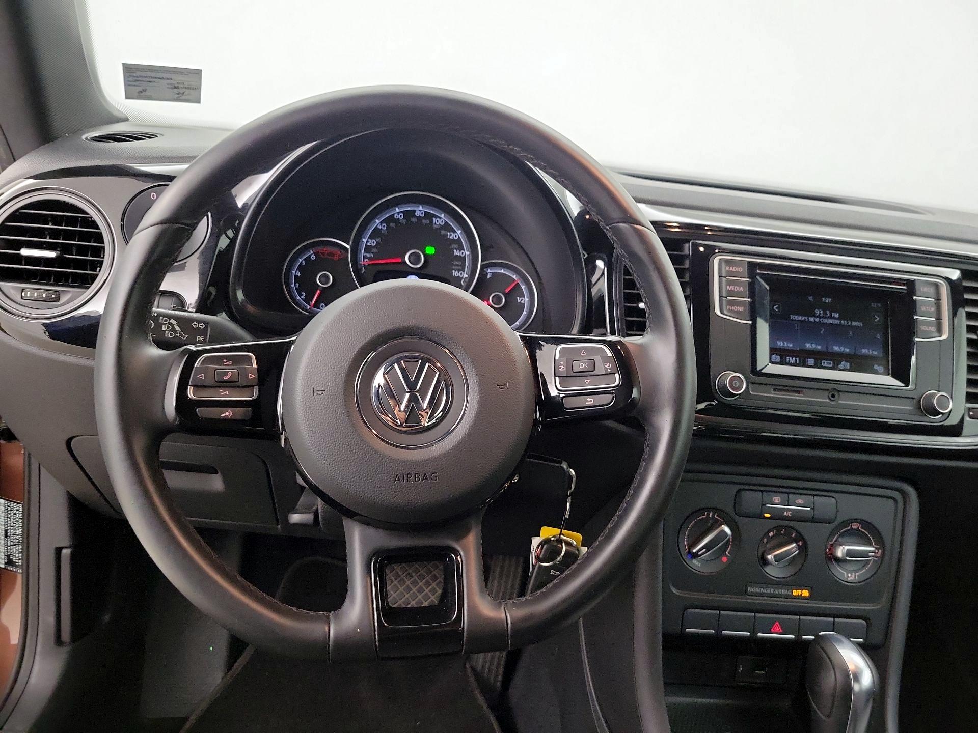 Thumbnail: 2017 Volkswagen Beetle - 10