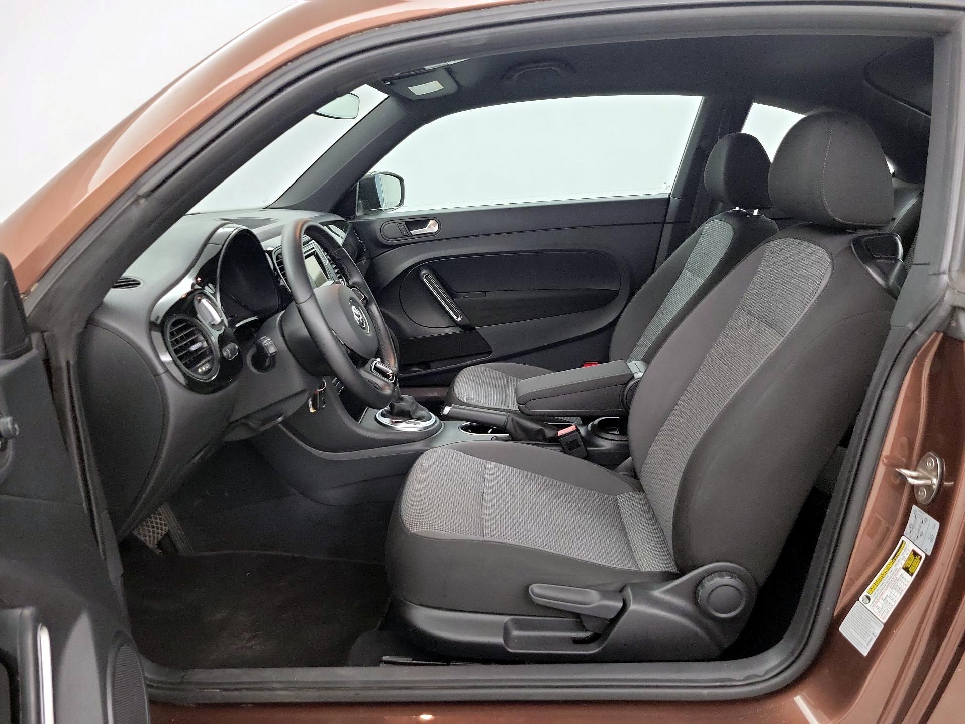 Thumbnail: 2017 Volkswagen Beetle - 11