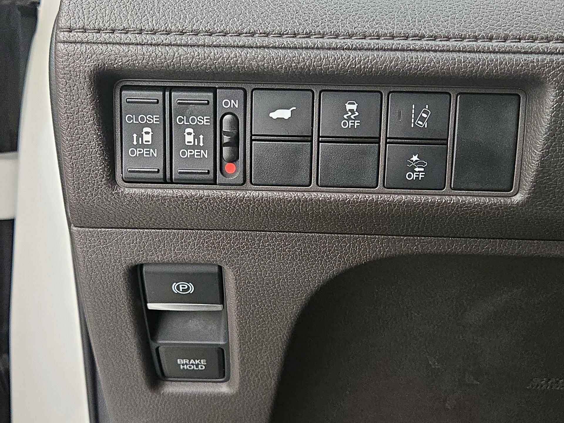 Thumbnail: 2018 Honda Odyssey - 13