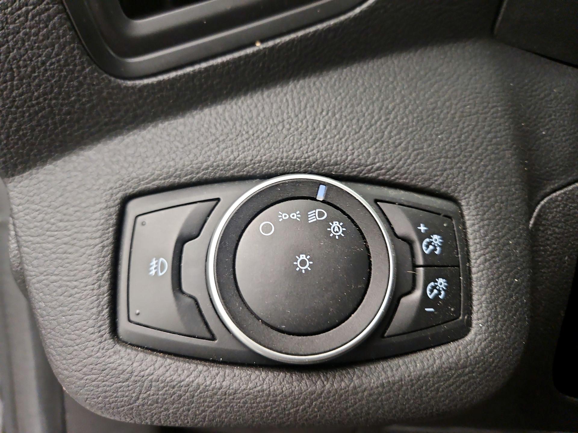 Thumbnail: 2016 Ford C-Max - 13