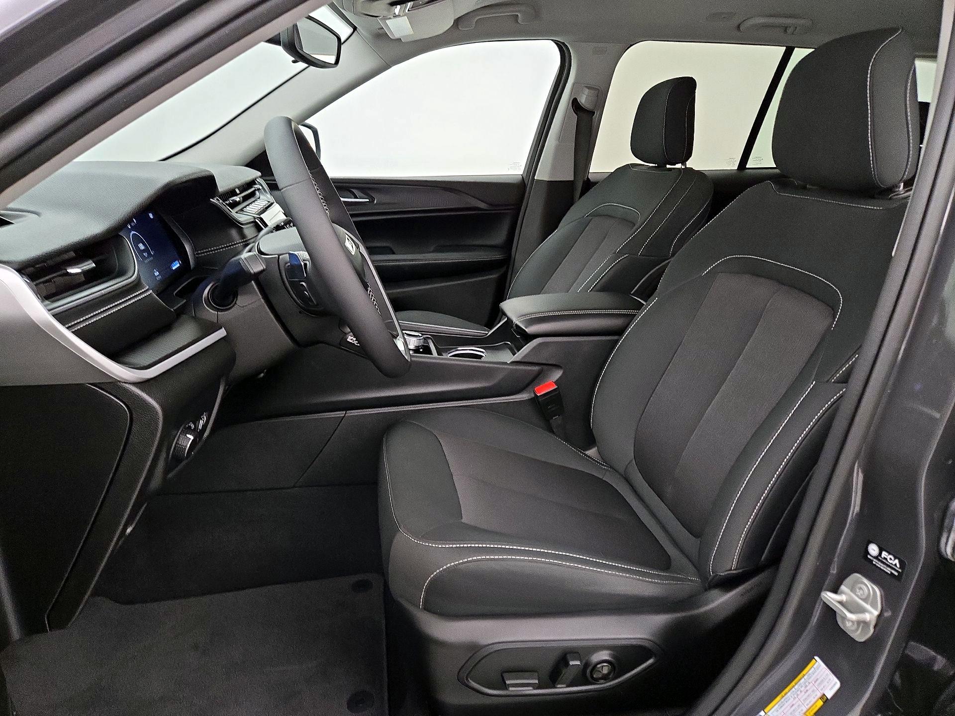 Thumbnail: 2023 Jeep Grand Cherokee - 11