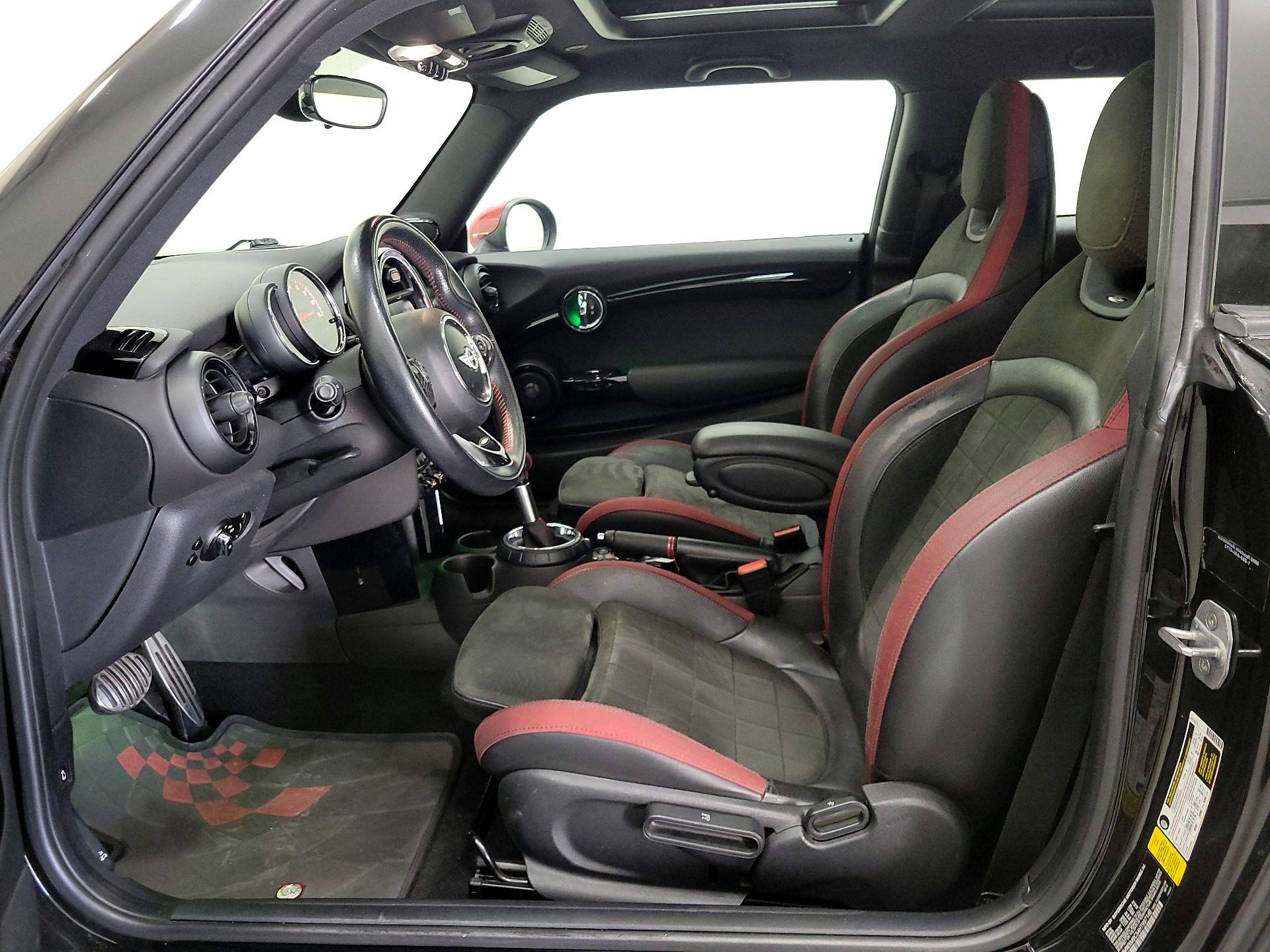 Thumbnail: 2017 MINI Cooper Hardtop - 11