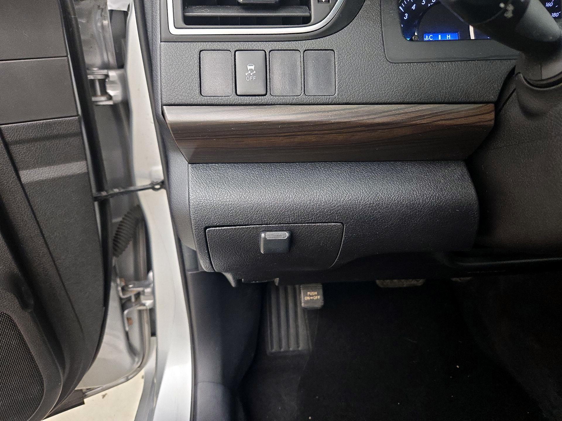 Thumbnail: 2015 Toyota Camry - 13