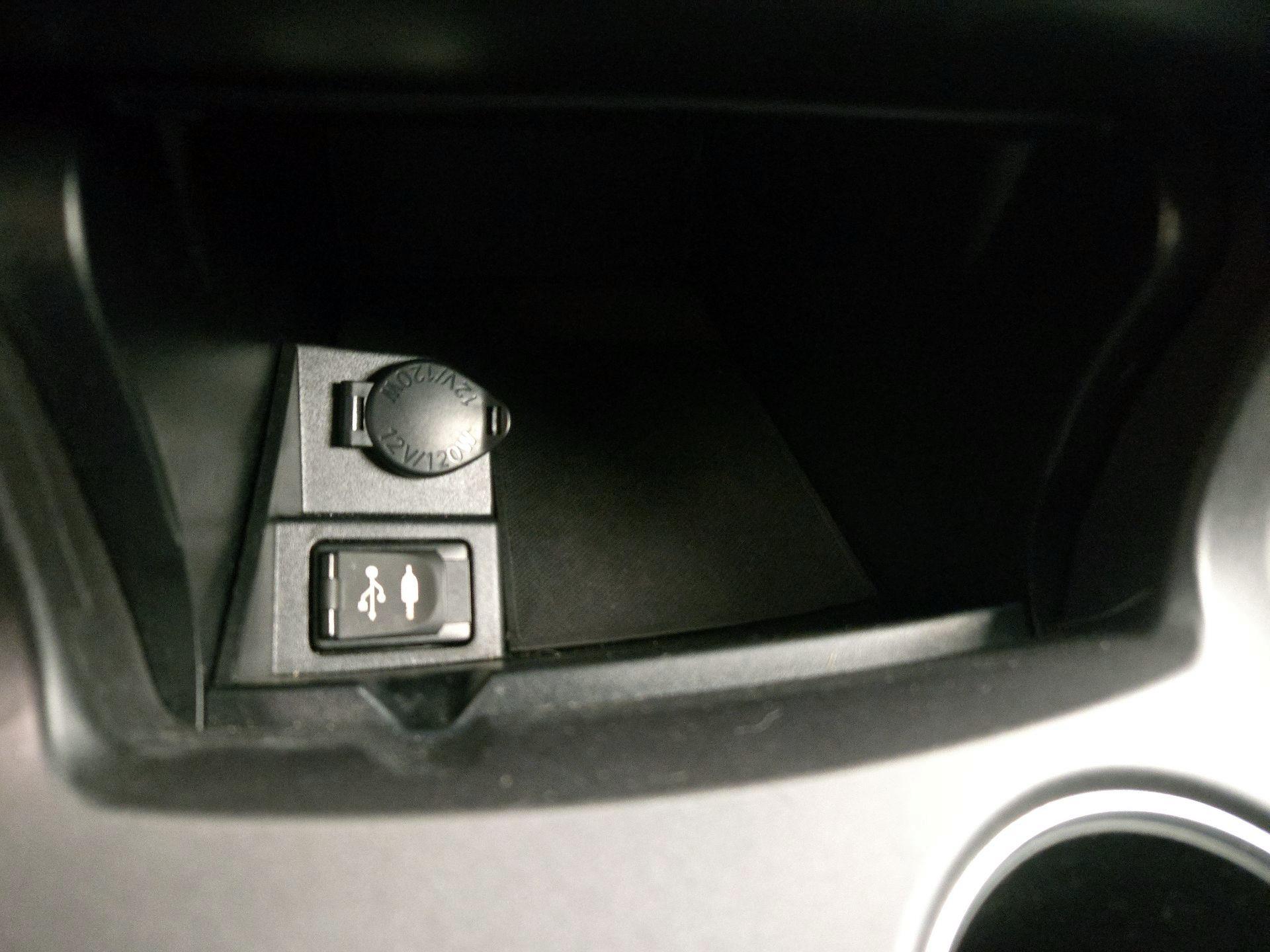Thumbnail: 2015 Toyota Camry - 18