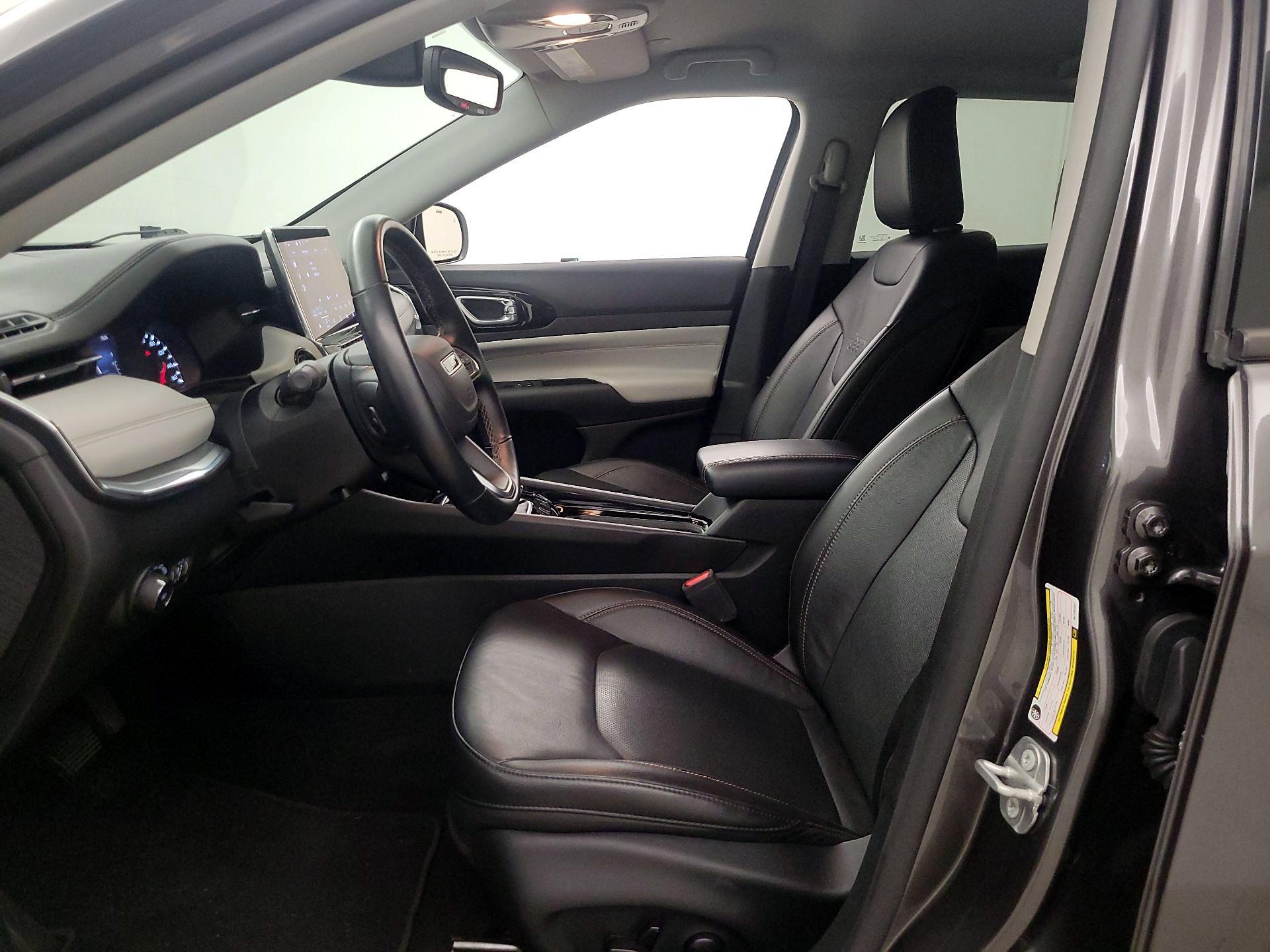 Thumbnail: 2022 Jeep Compass - 11