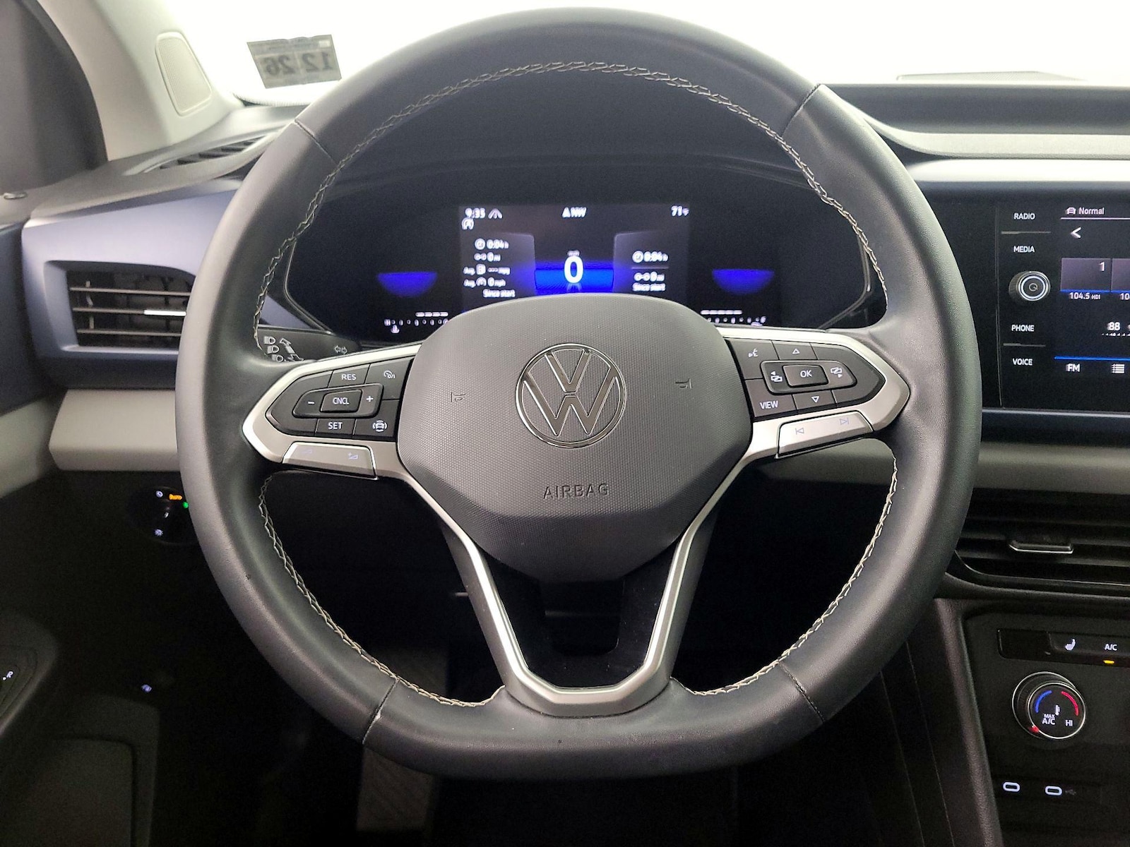 2022 Volkswagen Taos SE - Photo 11