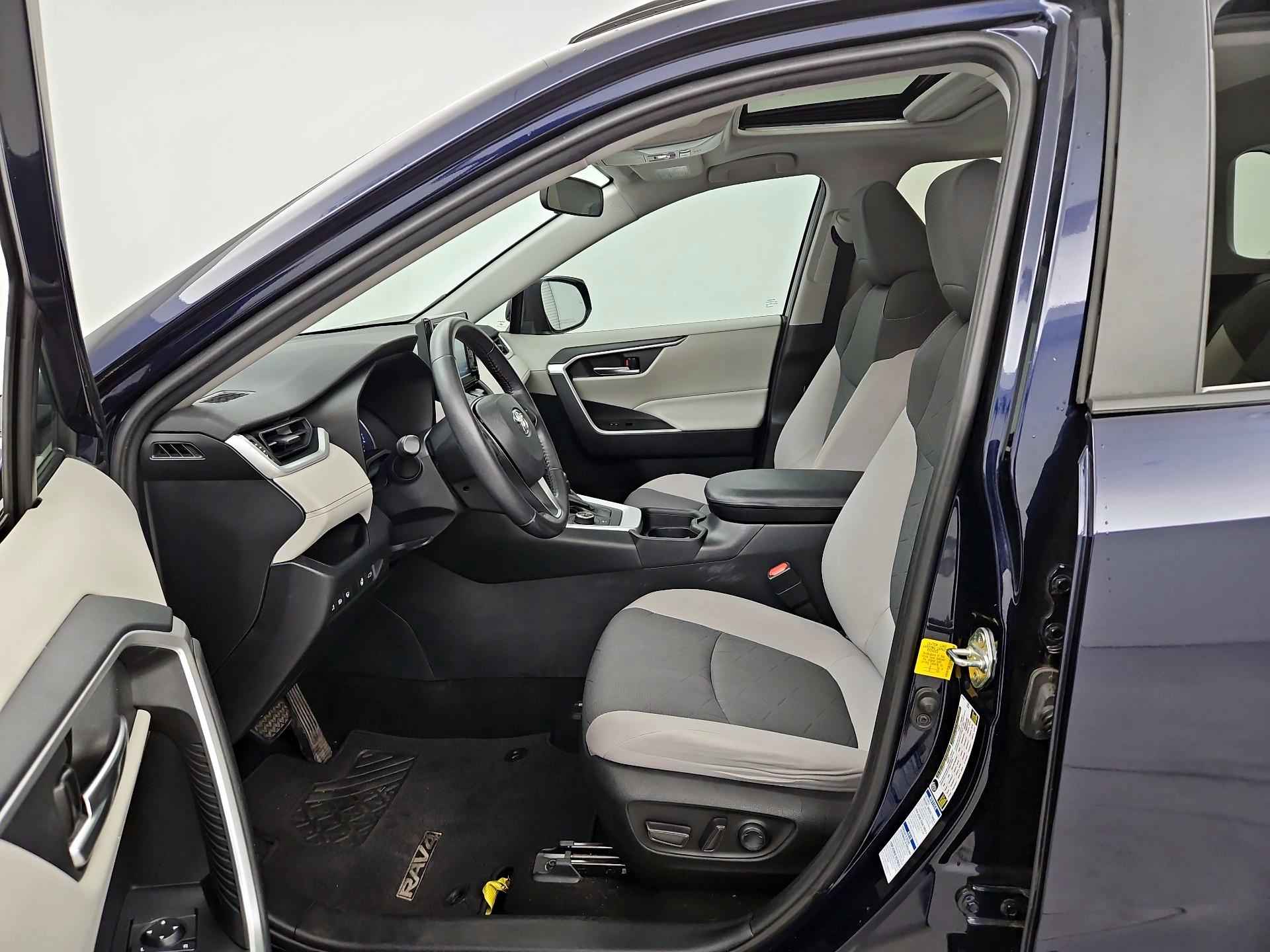 Thumbnail: 2019 Toyota RAV4 - 11