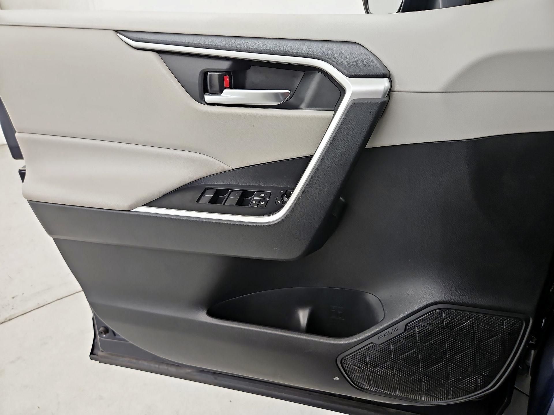 Thumbnail: 2019 Toyota RAV4 - 12