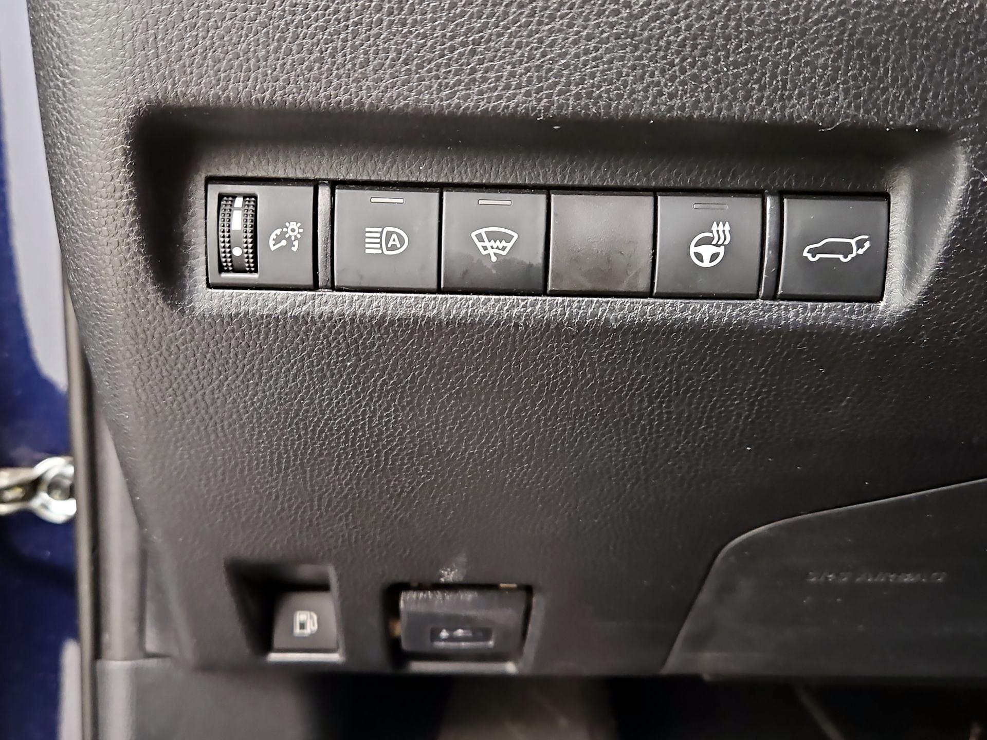 Thumbnail: 2019 Toyota RAV4 - 13