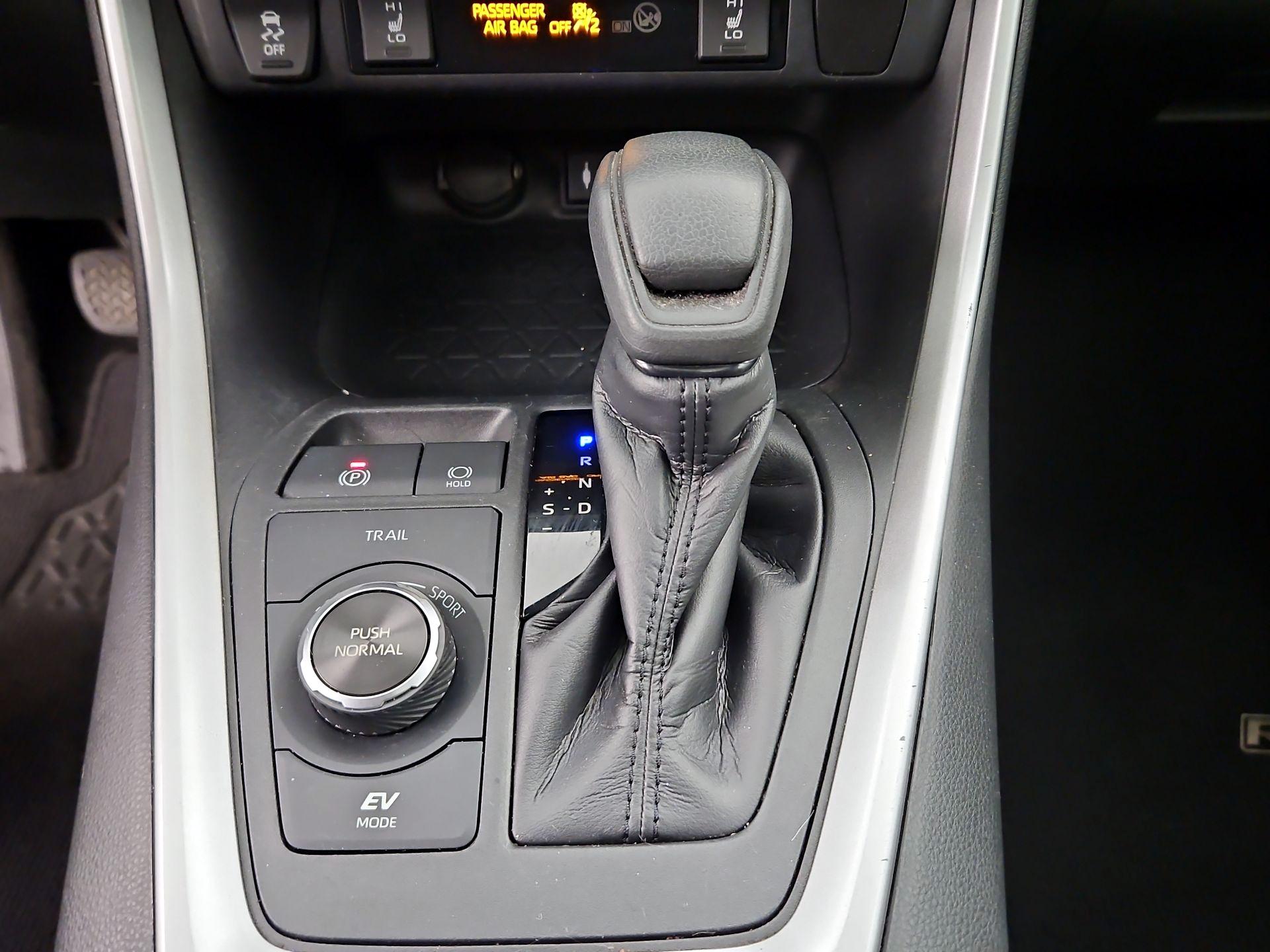 Thumbnail: 2019 Toyota RAV4 - 17
