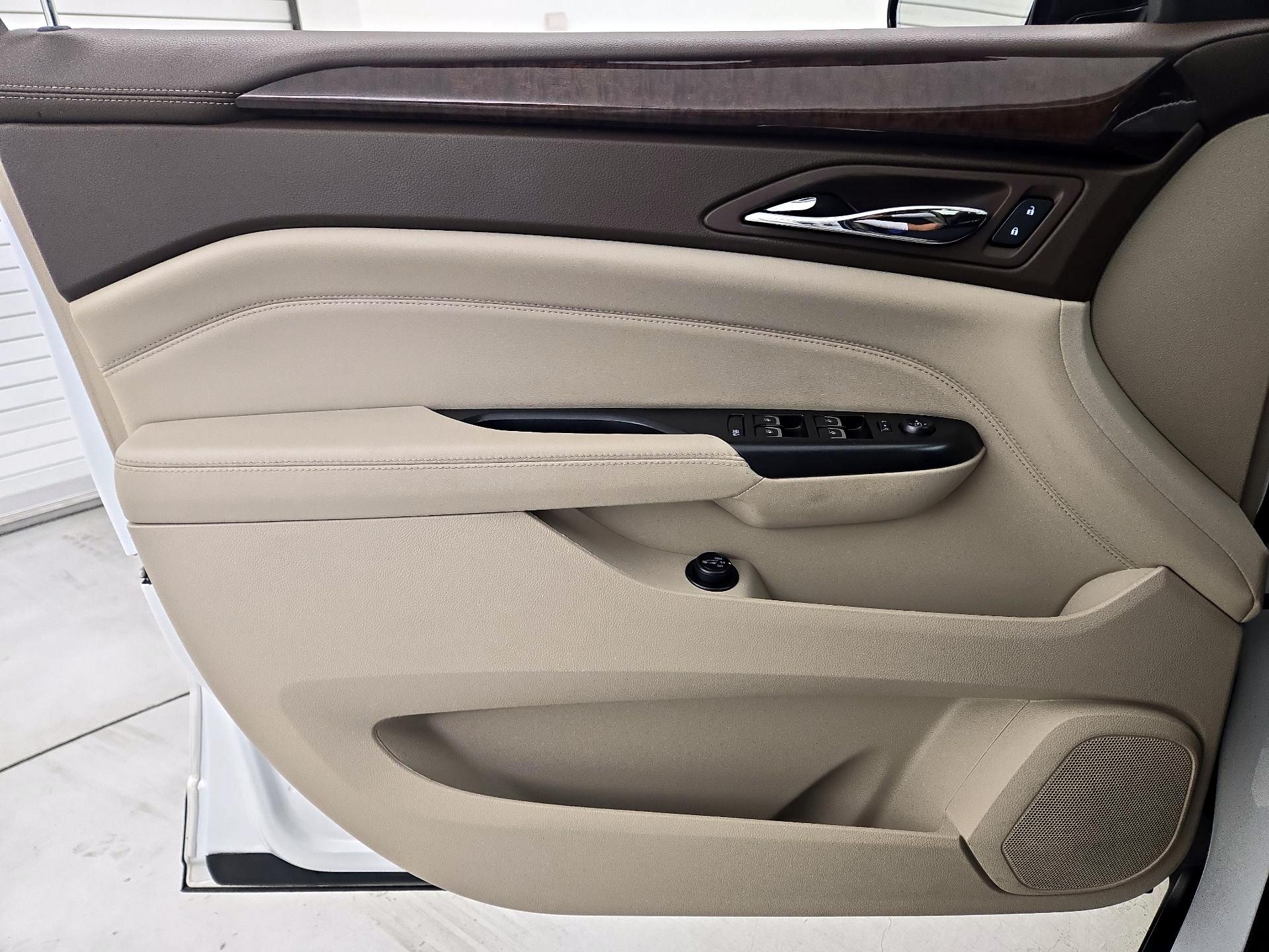 Thumbnail: 2016 Cadillac SRX - 12