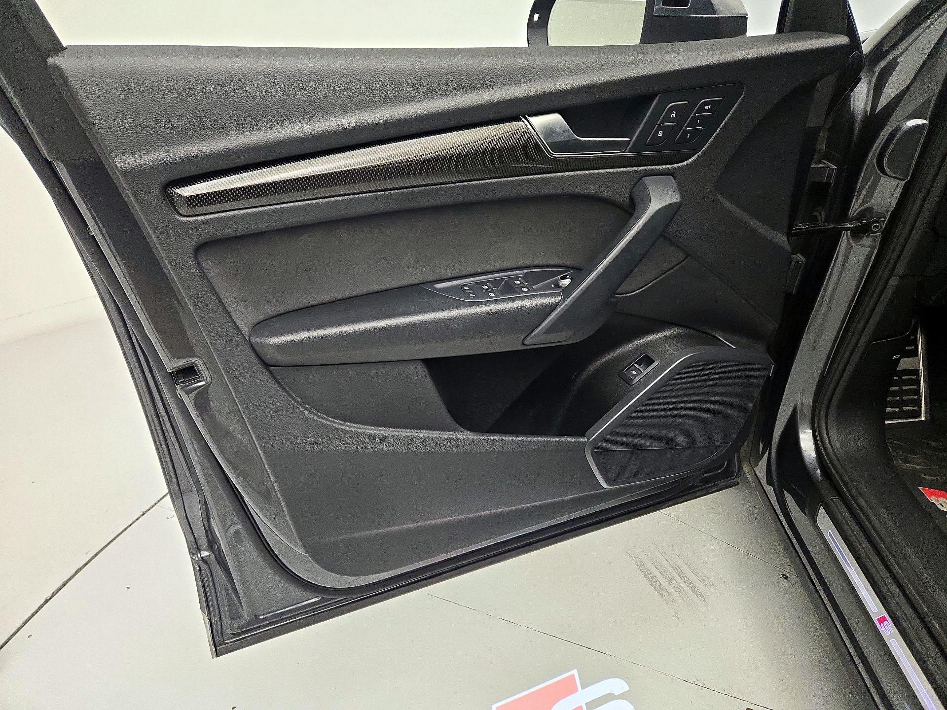 Thumbnail: 2022 Audi SQ5 - 12