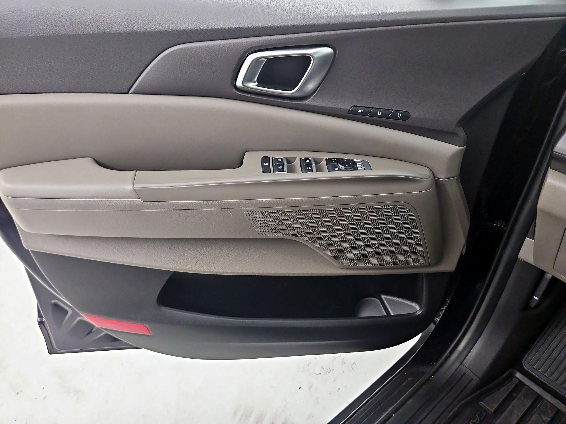 Thumbnail: 2025 Kia Carnival - 12