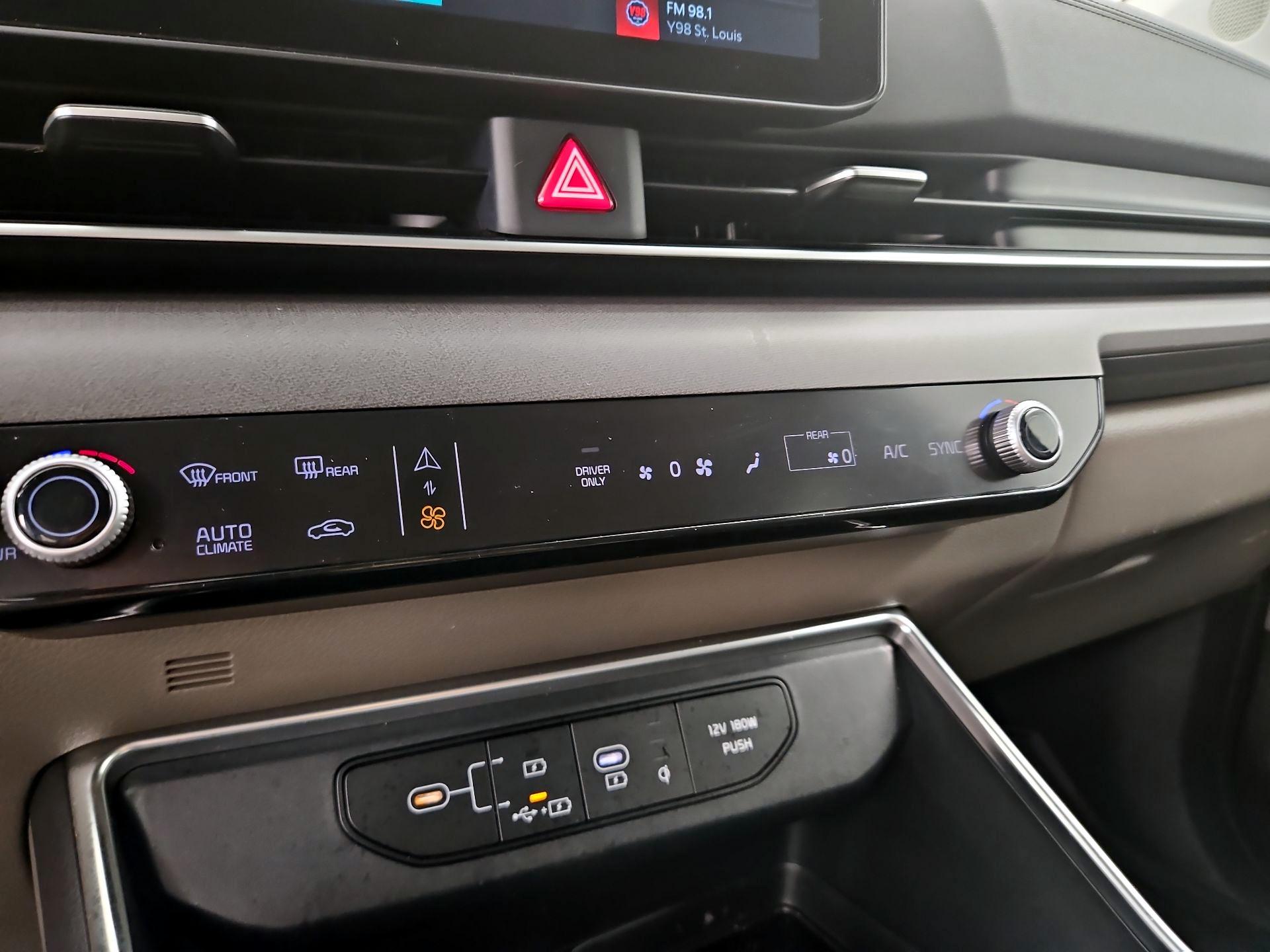 Thumbnail: 2025 Kia Carnival - 17