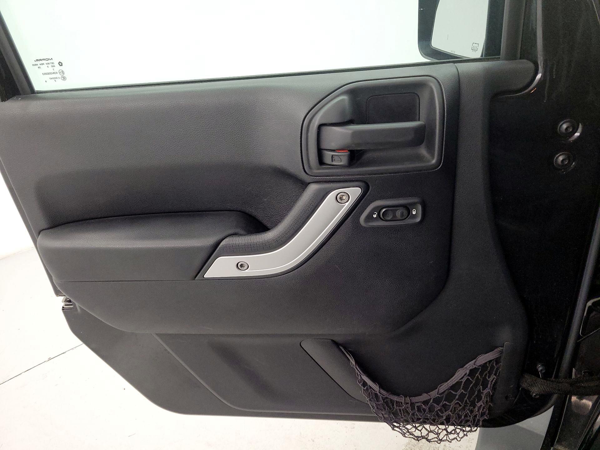 Thumbnail: 2016 Jeep Wrangler - 12