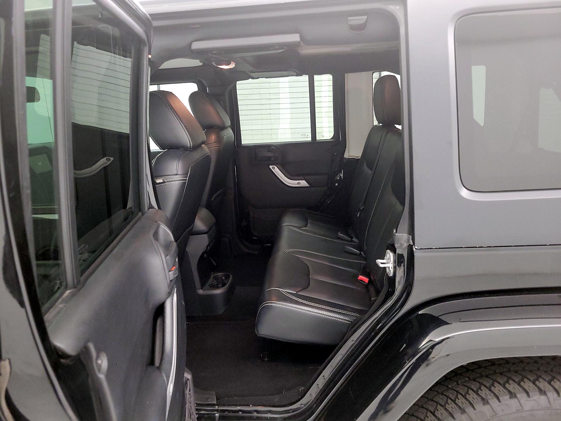 Thumbnail: 2016 Jeep Wrangler - 16