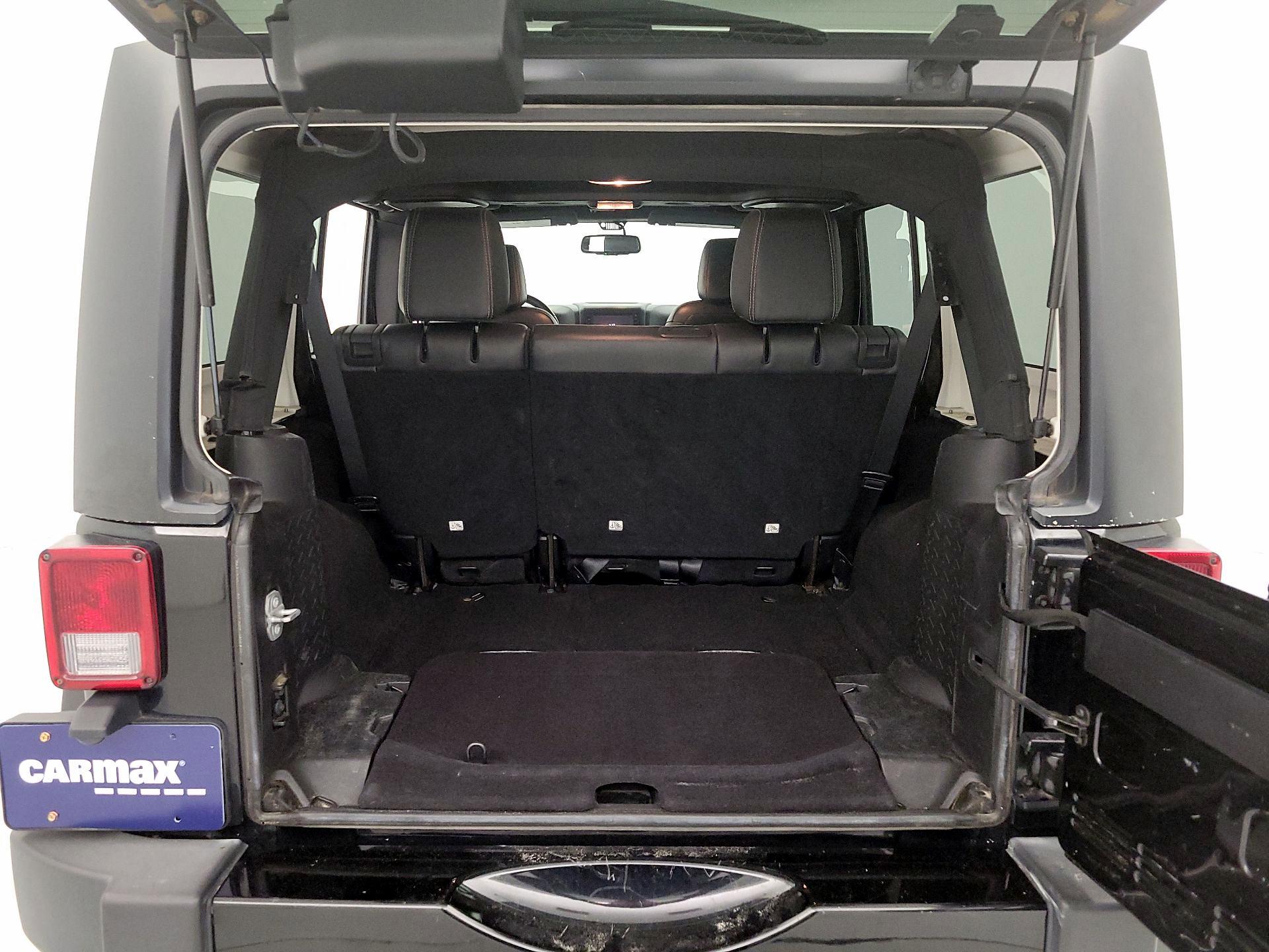 Thumbnail: 2016 Jeep Wrangler - 17
