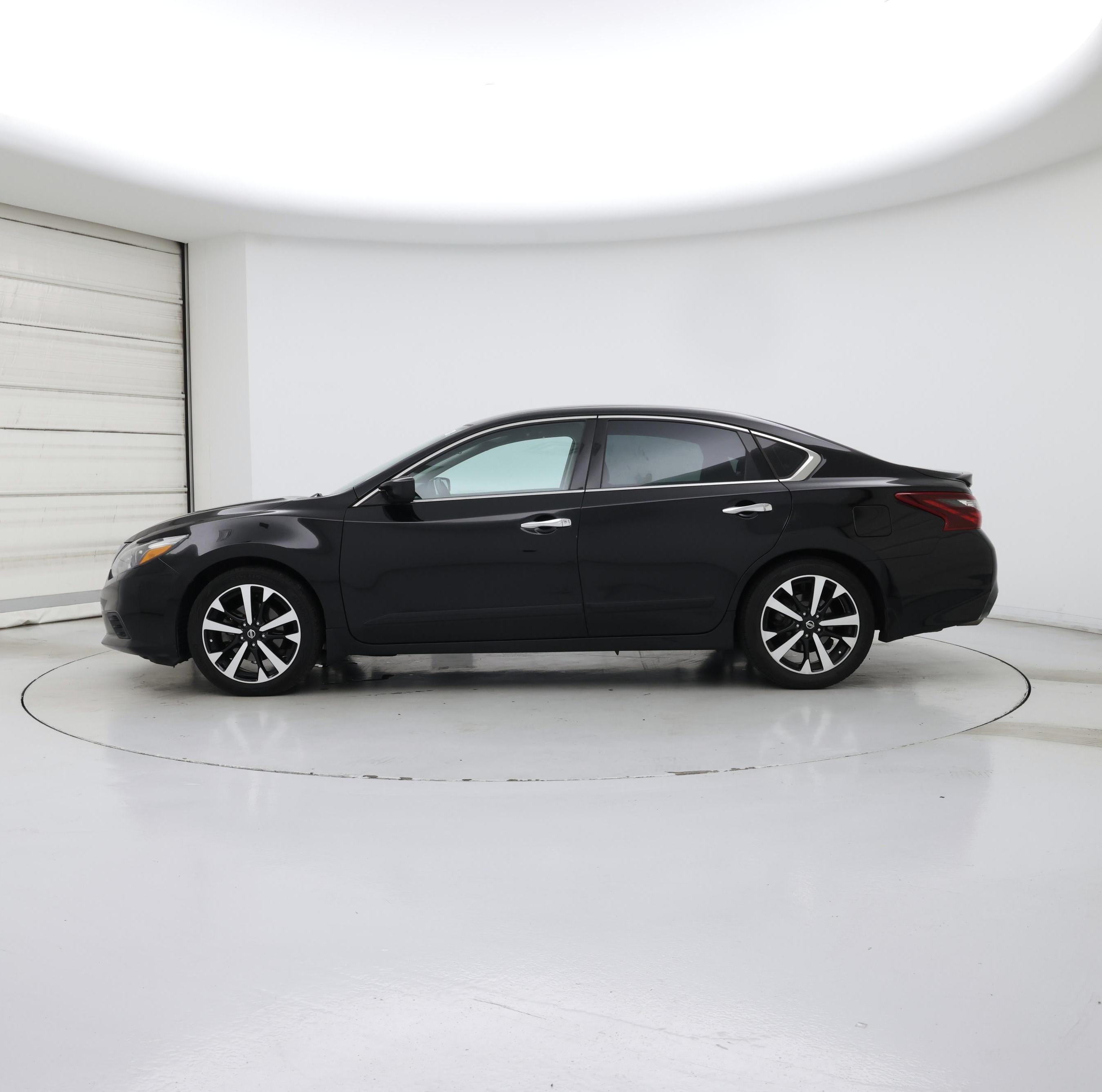 Thumbnail: 2018 Nissan Altima - 3