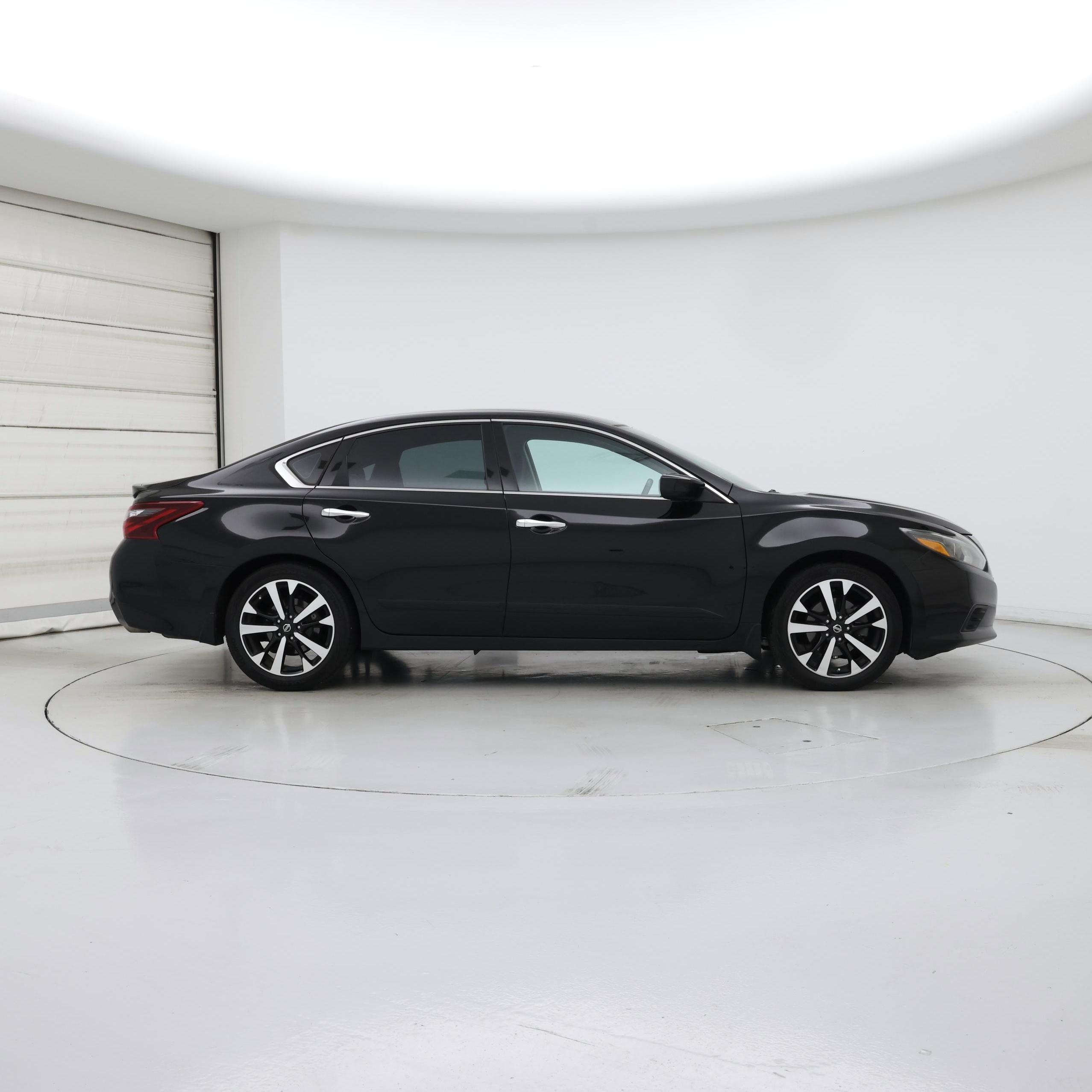 Thumbnail: 2018 Nissan Altima - 7