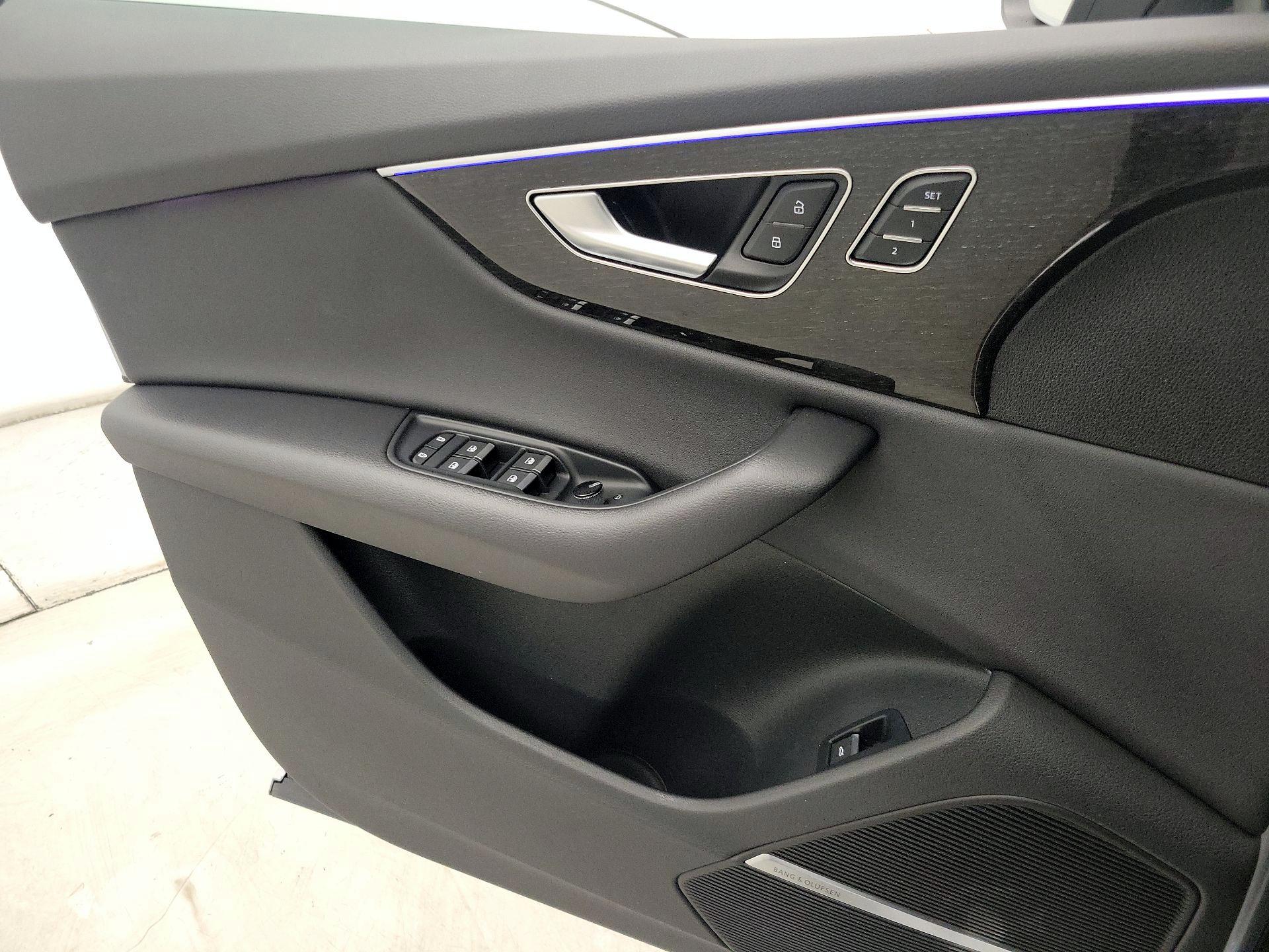 Thumbnail: 2021 Audi Q8 - 12