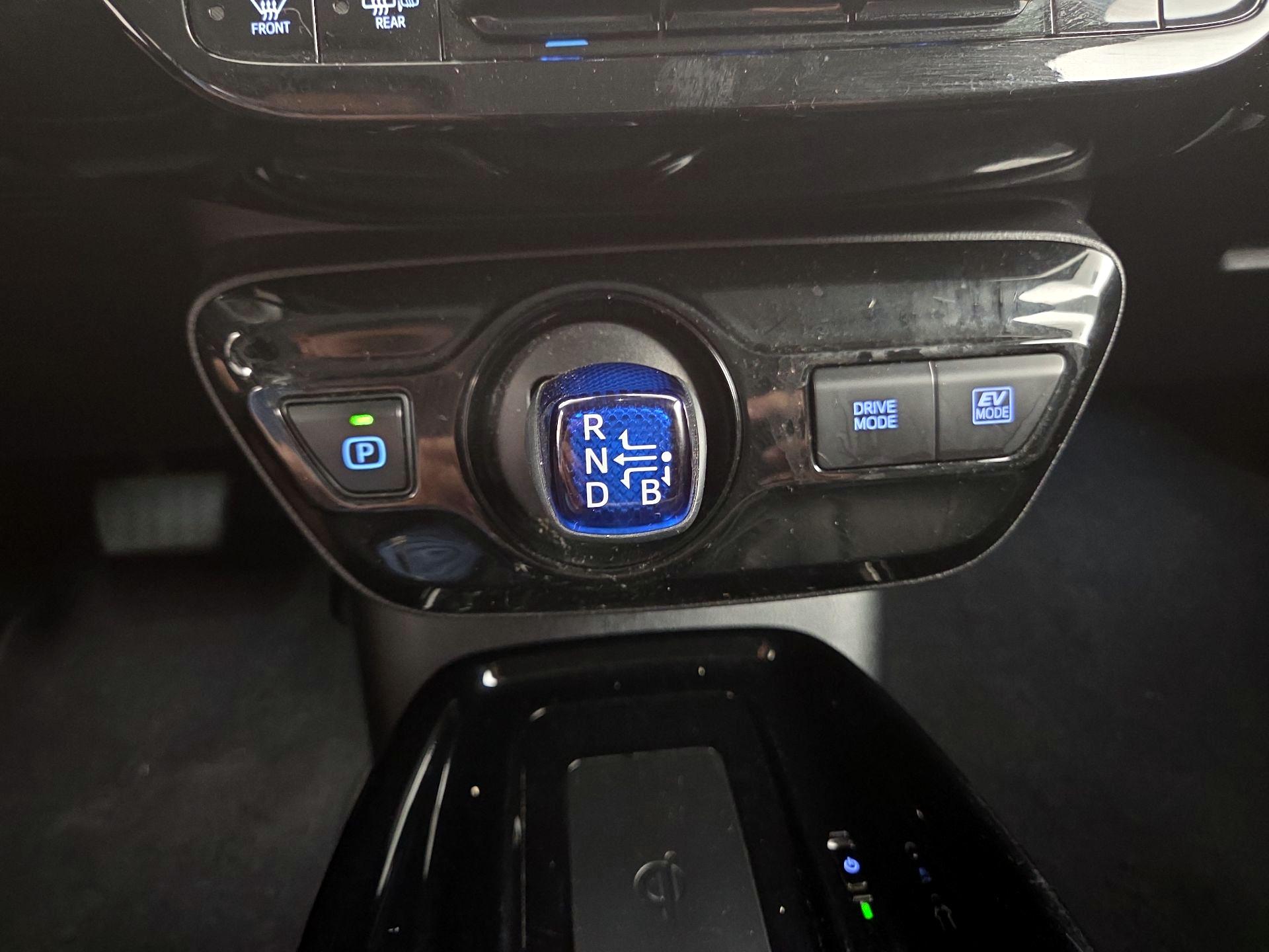 Thumbnail: 2020 Toyota Prius - 17