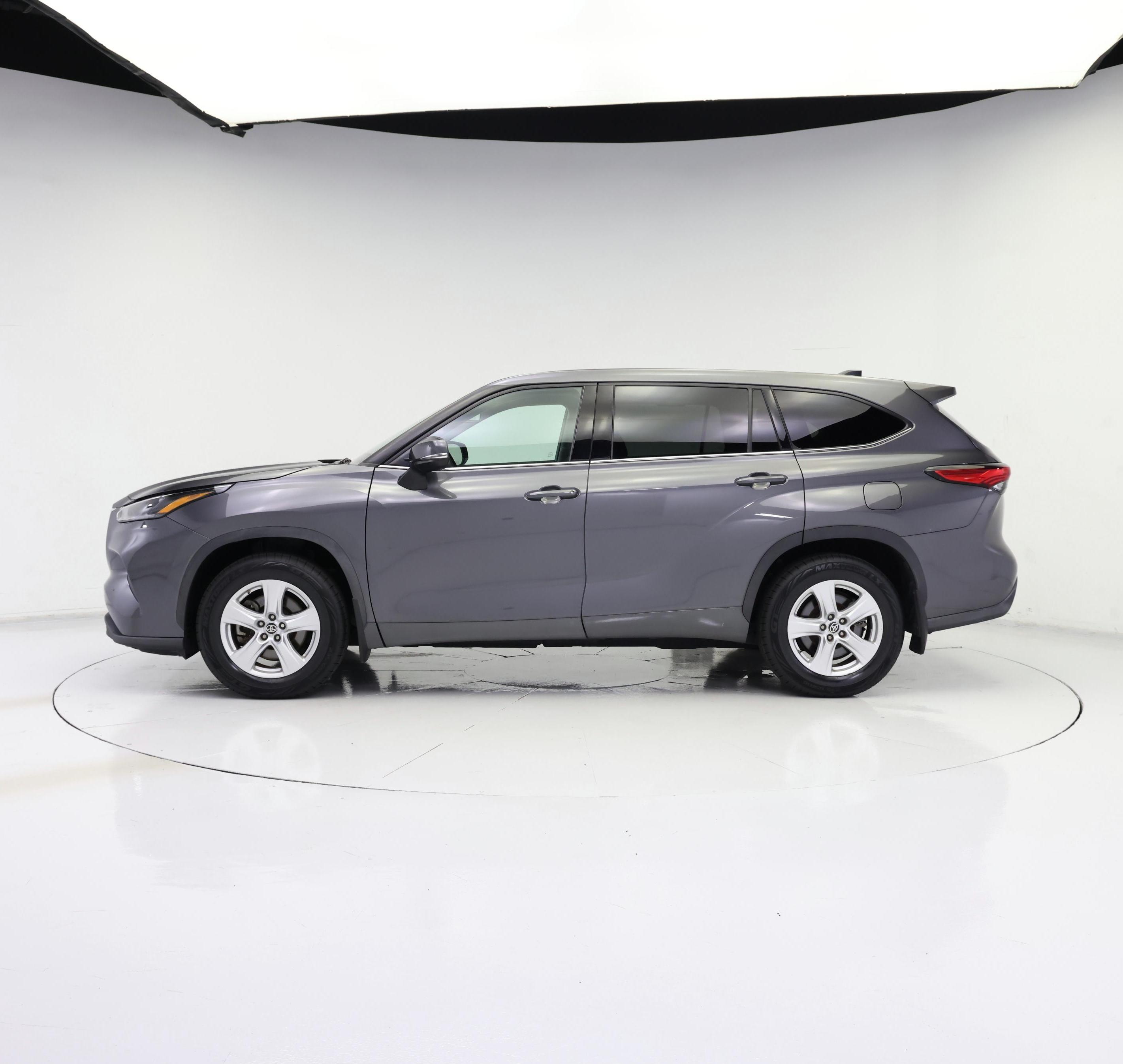 Thumbnail: 2022 Toyota Highlander - 3