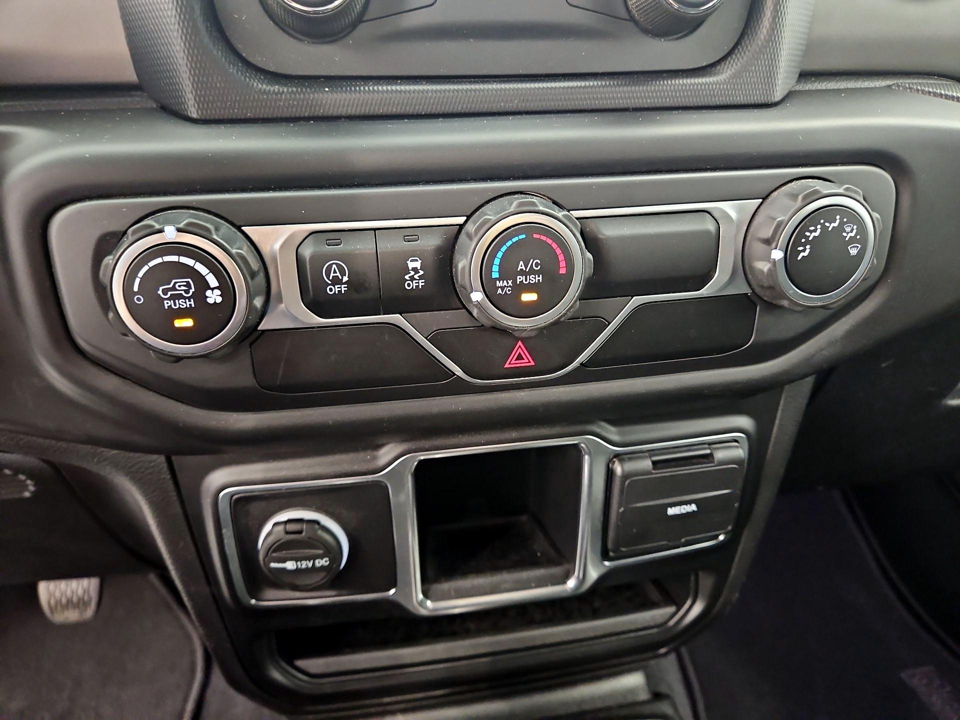 Thumbnail: 2020 Jeep Gladiator - 16