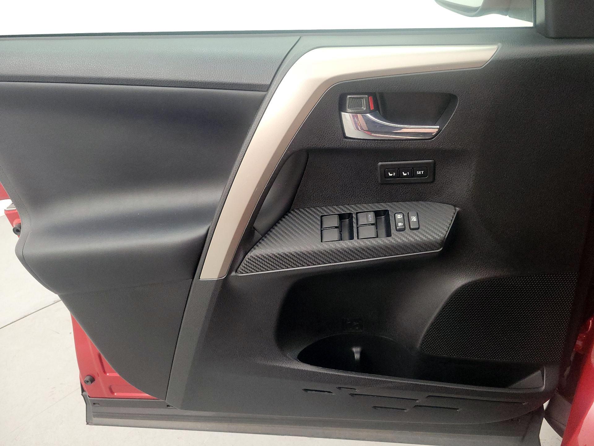 Thumbnail: 2014 Toyota RAV4 - 12