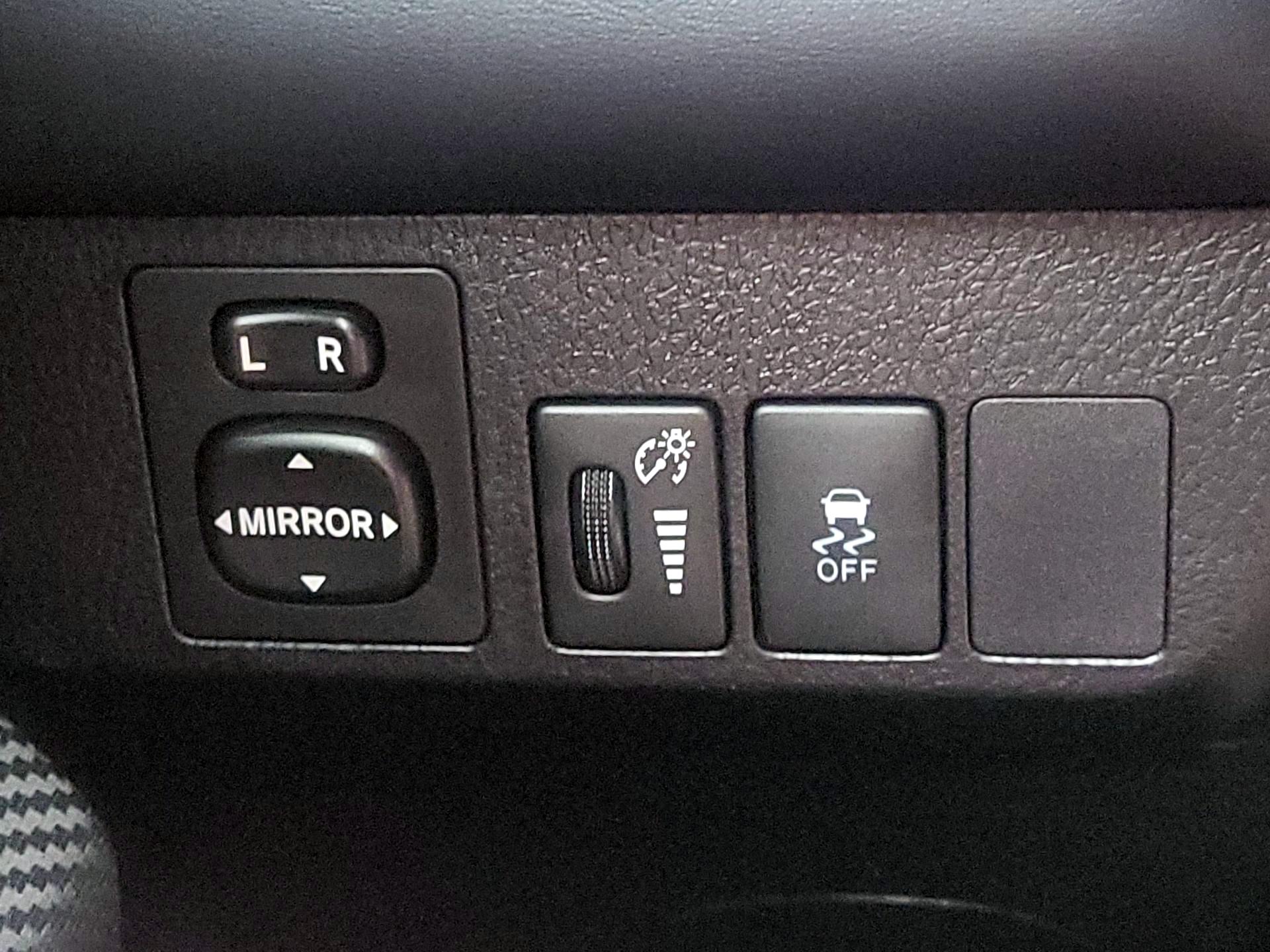 Thumbnail: 2014 Toyota RAV4 - 13