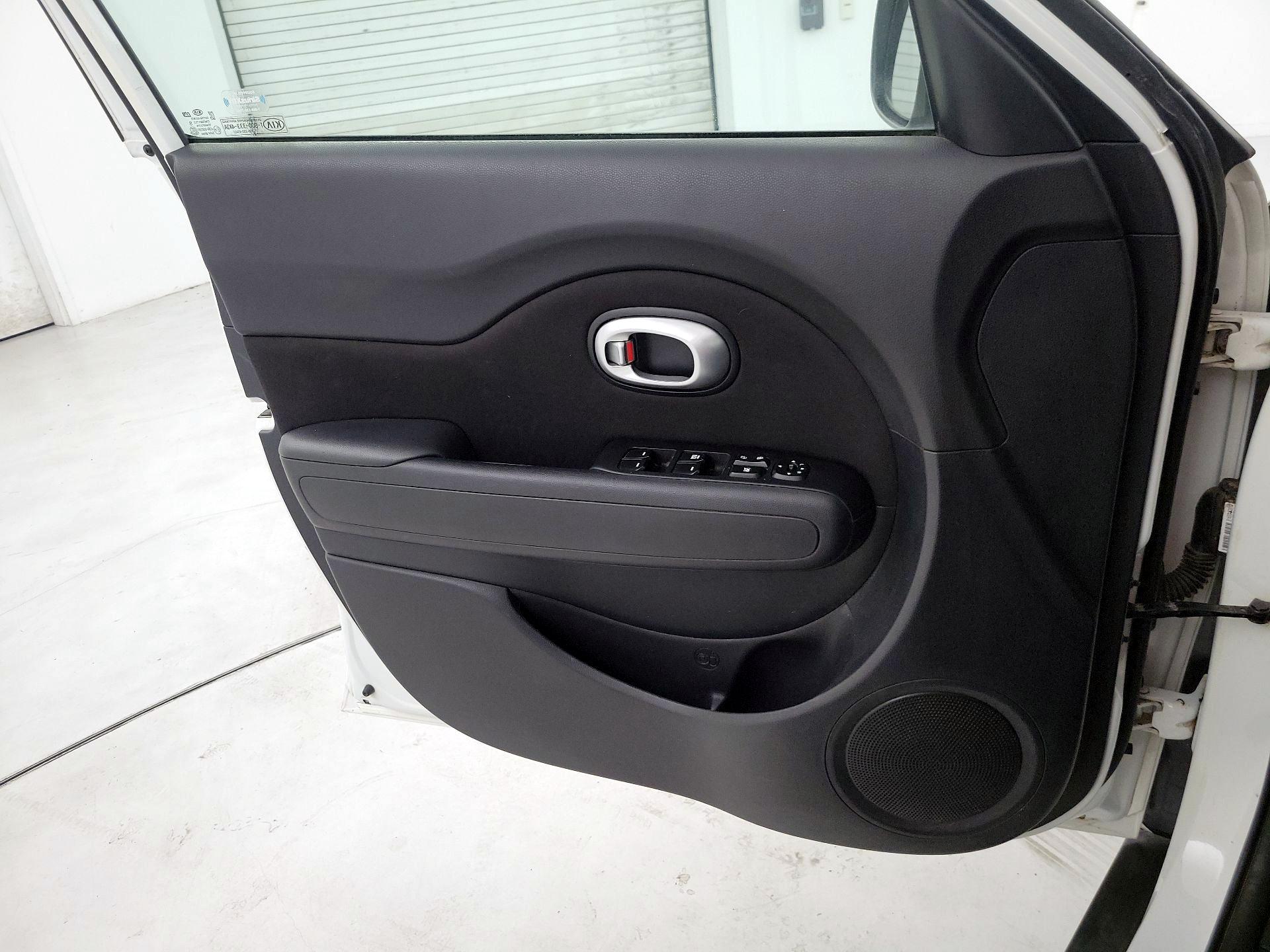 Thumbnail: 2015 Kia Soul - 12