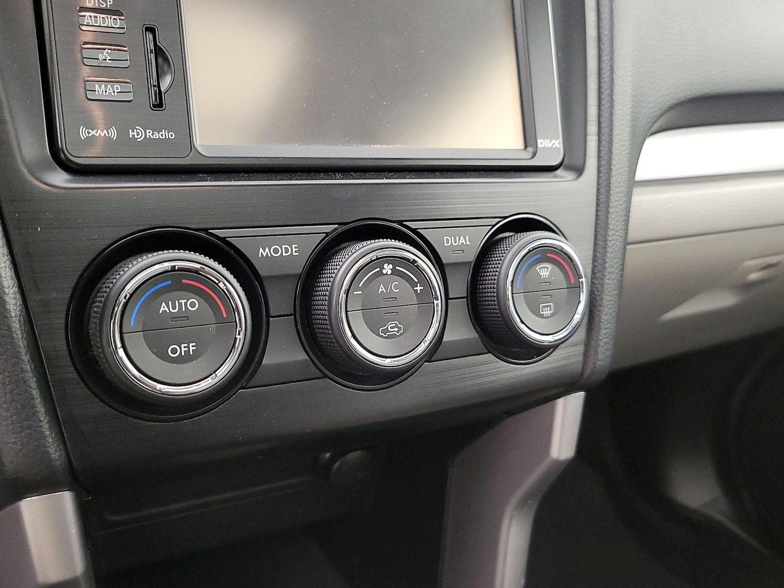 2015 Subaru Forester i Touring - Photo 18
