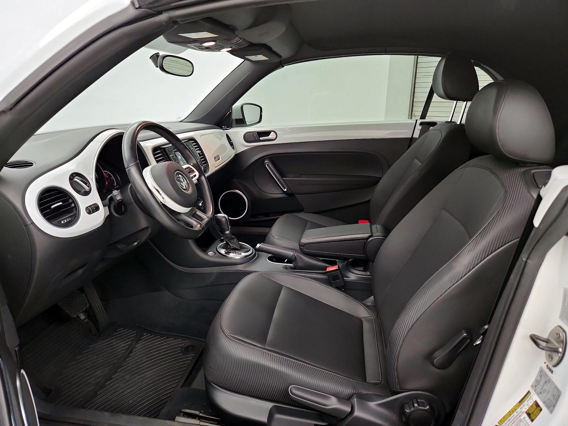 Thumbnail: 2015 Volkswagen Beetle - 11