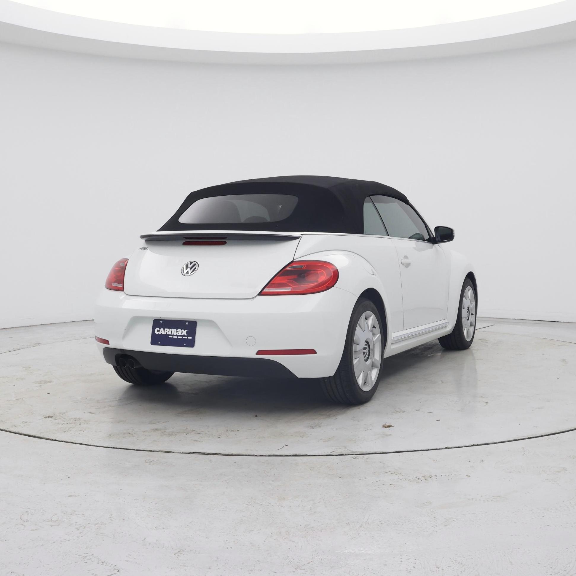 Thumbnail: 2015 Volkswagen Beetle - 8