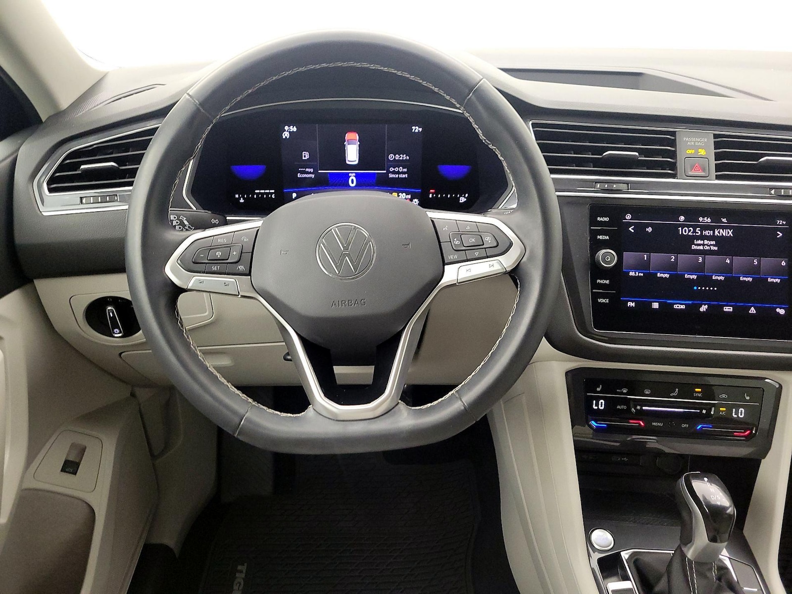 2022 Volkswagen Tiguan SE - Photo 11
