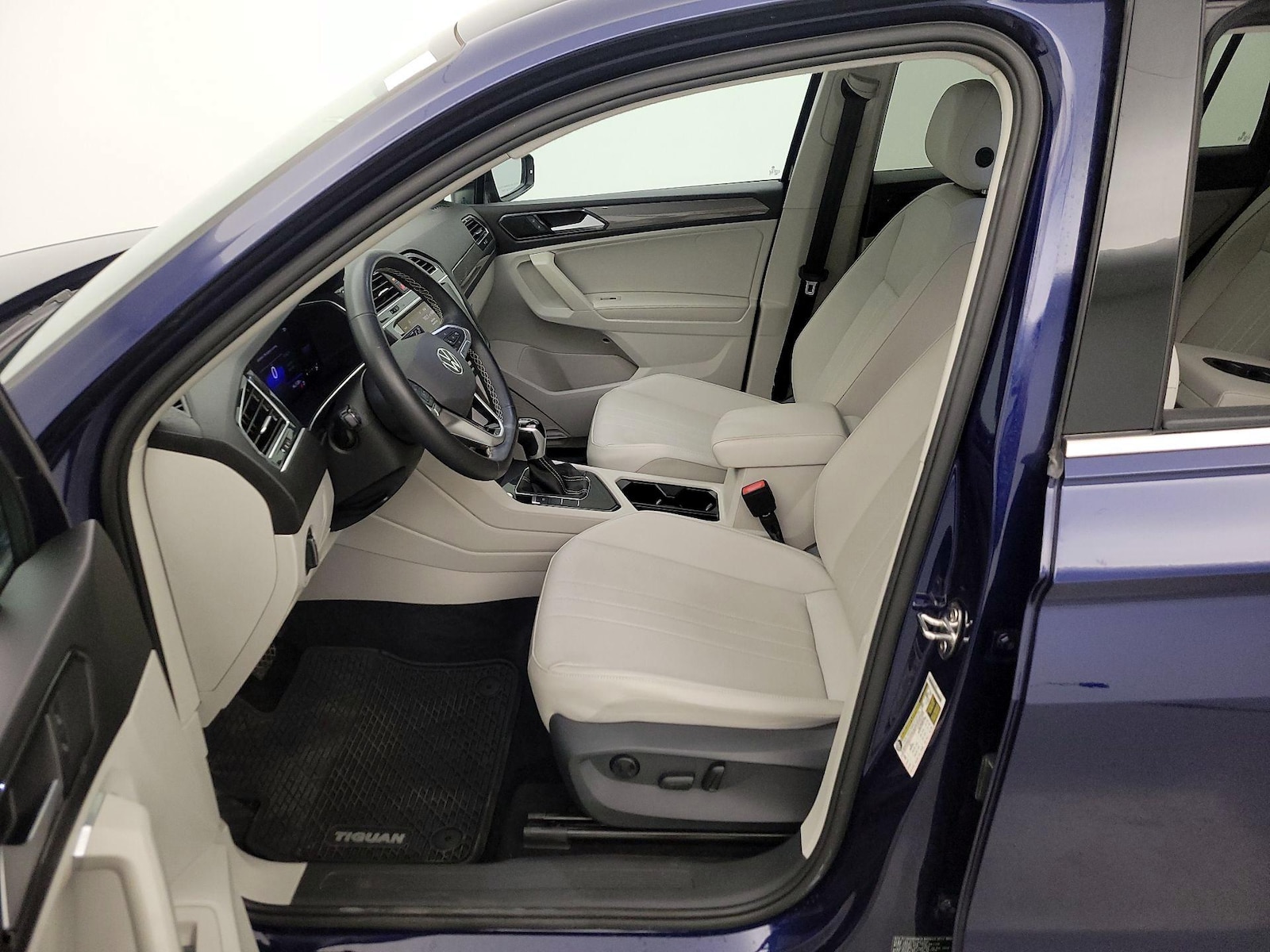 2022 Volkswagen Tiguan SE - Photo 12