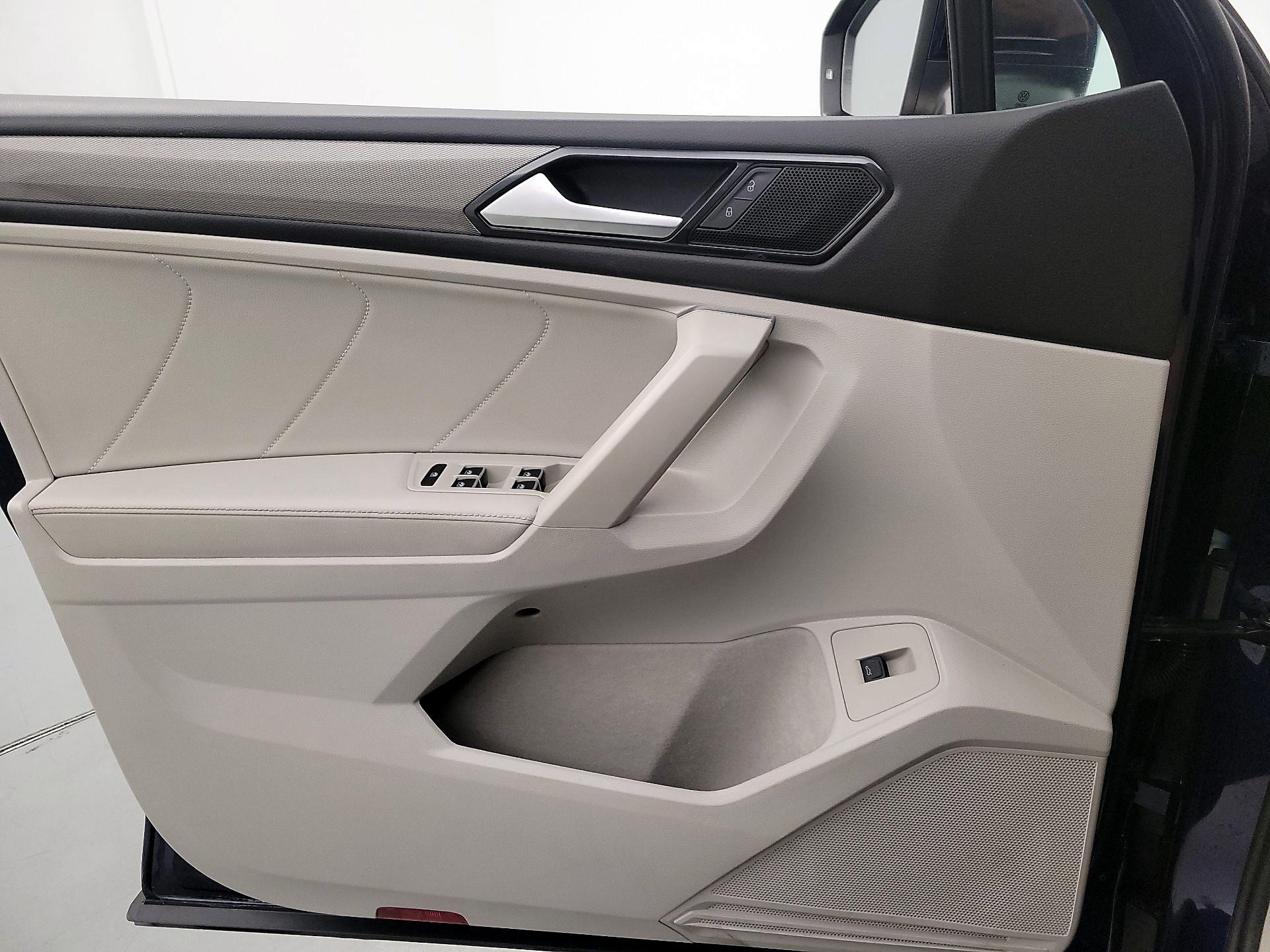 Thumbnail: 2022 Volkswagen Tiguan - 12