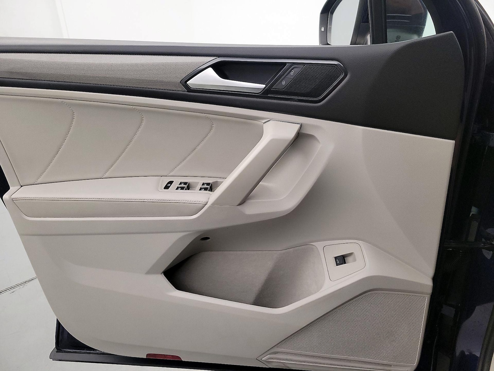 2022 Volkswagen Tiguan SE - Photo 13