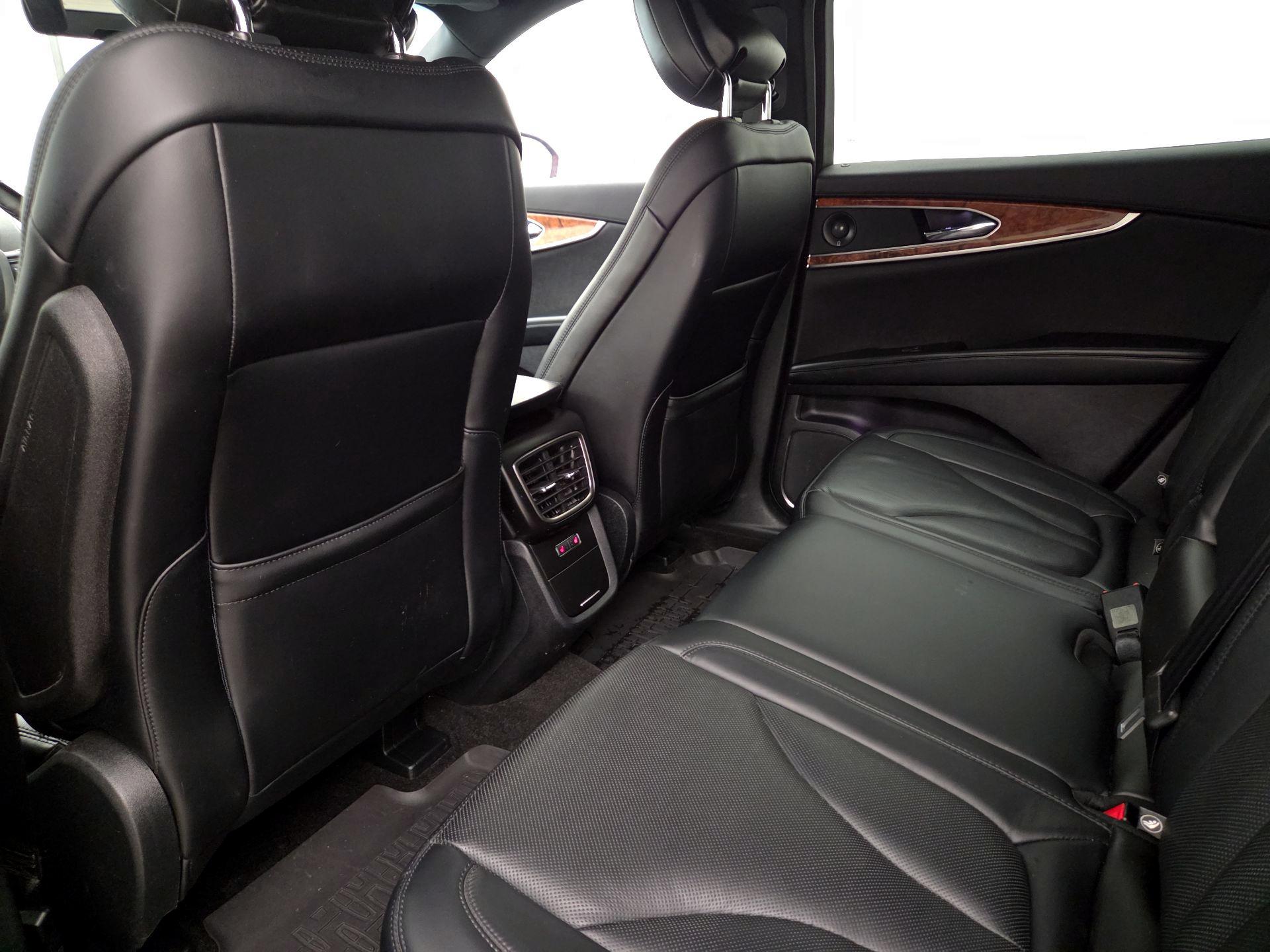 Thumbnail: 2020 Lincoln Nautilus - 17