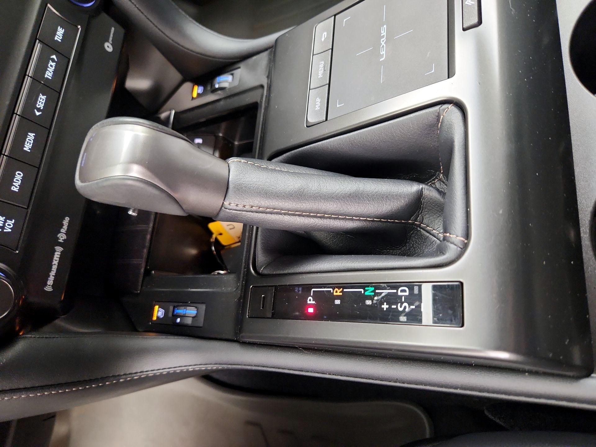 Thumbnail: 2022 Lexus GX - 18