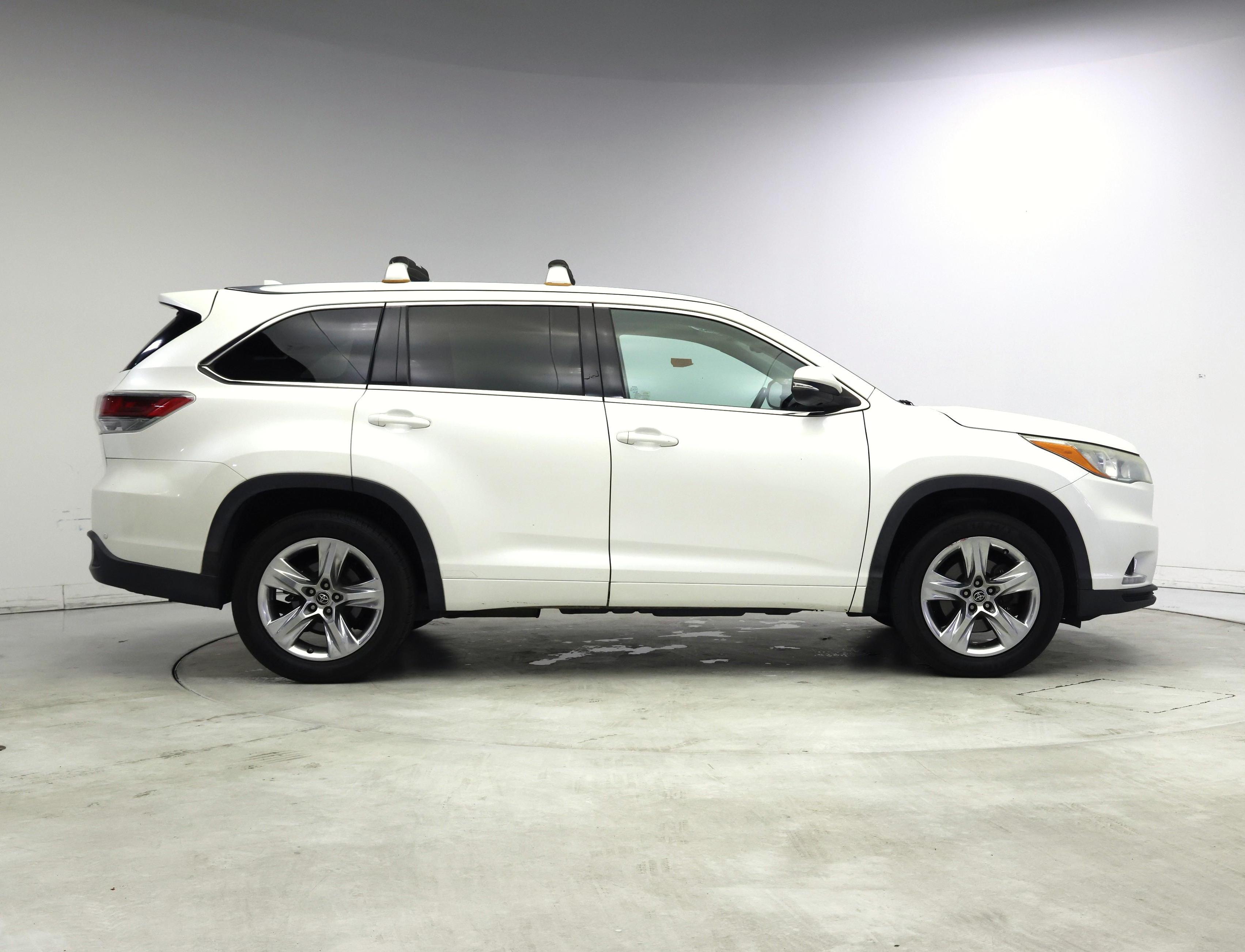 Thumbnail: 2016 Toyota Highlander - 7