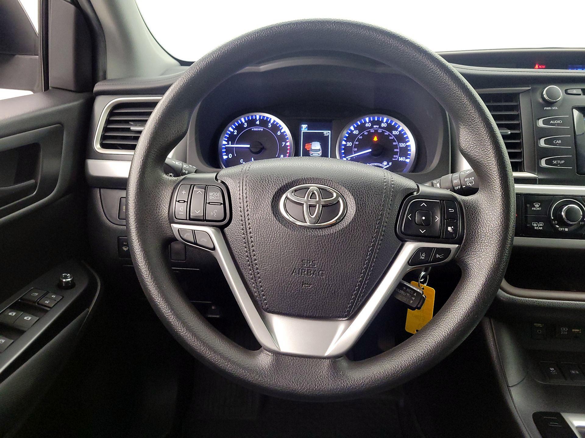 Thumbnail: 2019 Toyota Highlander - 10