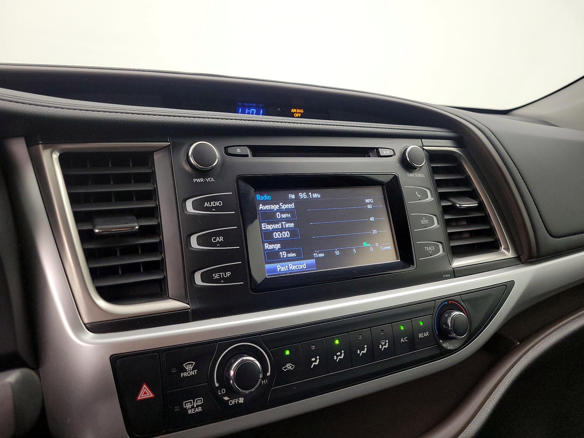 Thumbnail: 2019 Toyota Highlander - 15