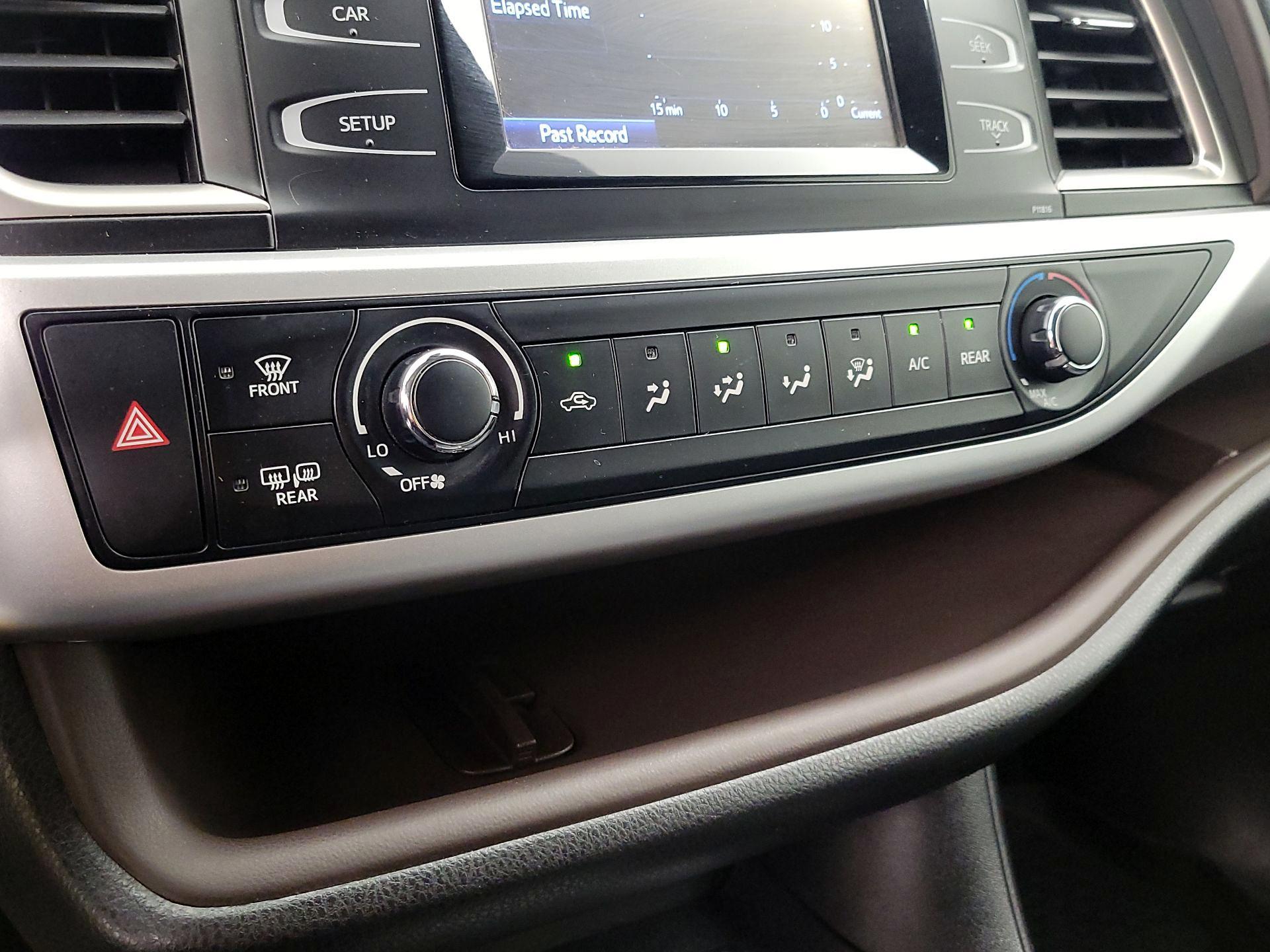 Thumbnail: 2019 Toyota Highlander - 16