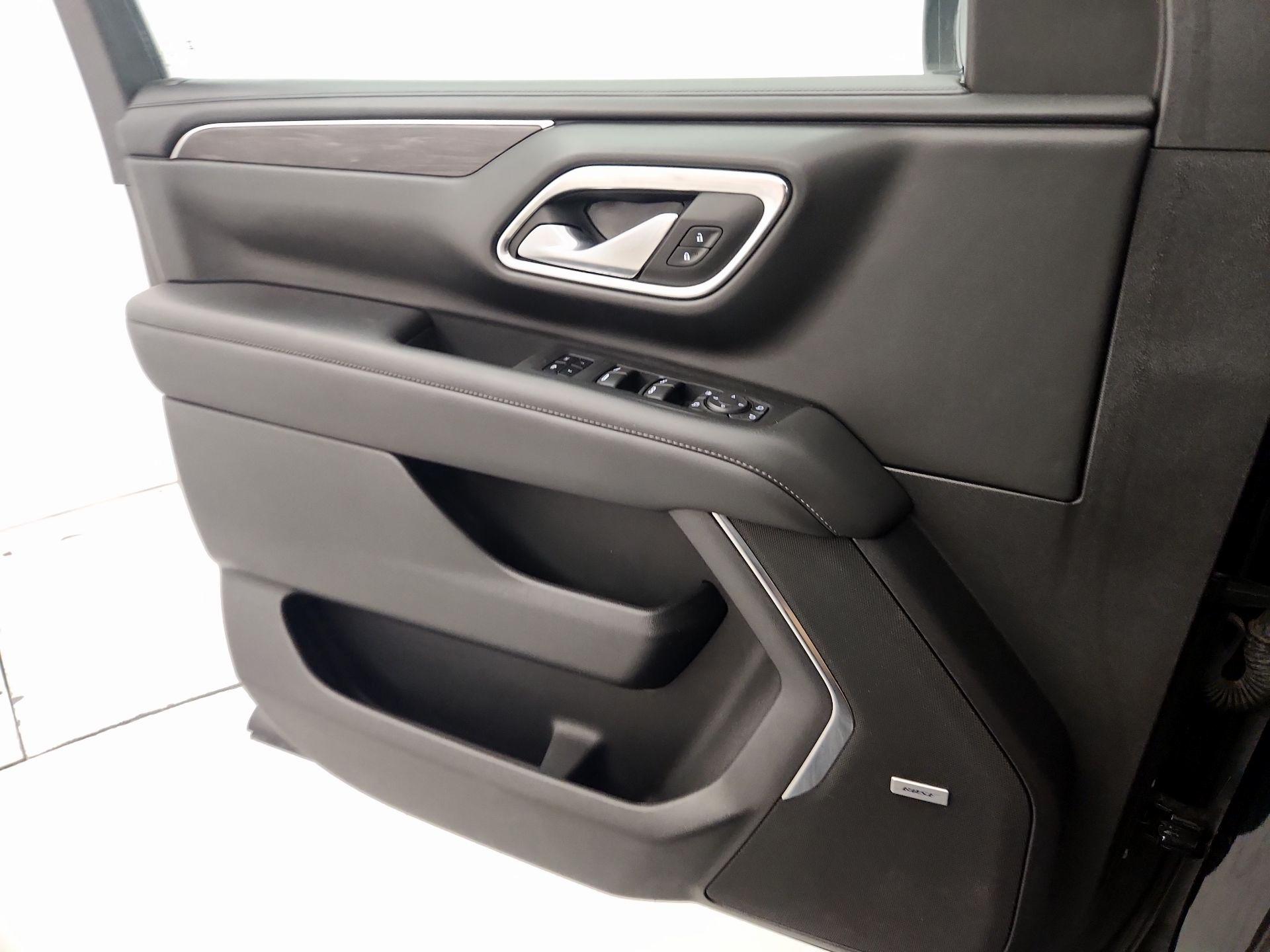 Thumbnail: 2023 Chevrolet Suburban - 12