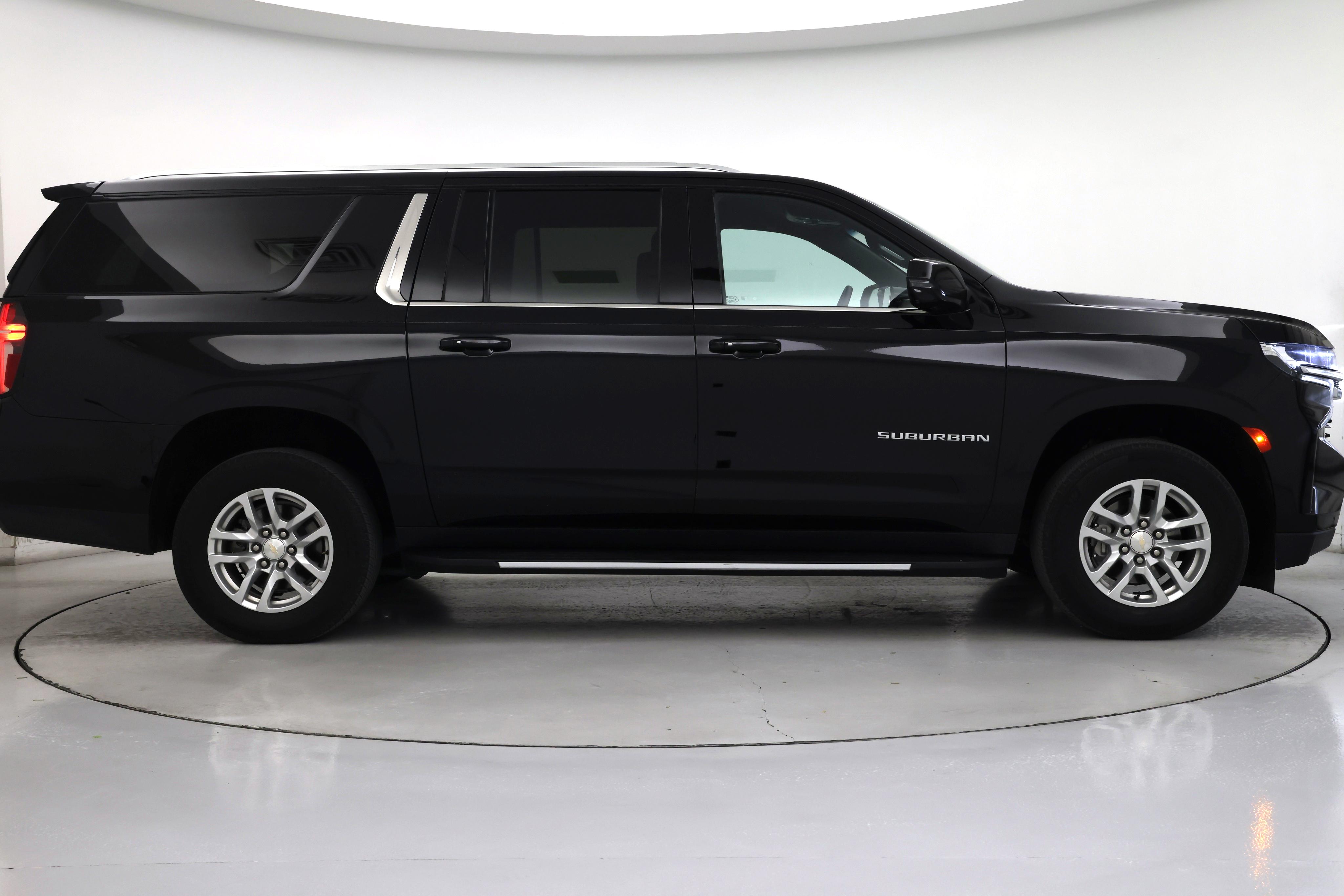 Thumbnail: 2023 Chevrolet Suburban - 7