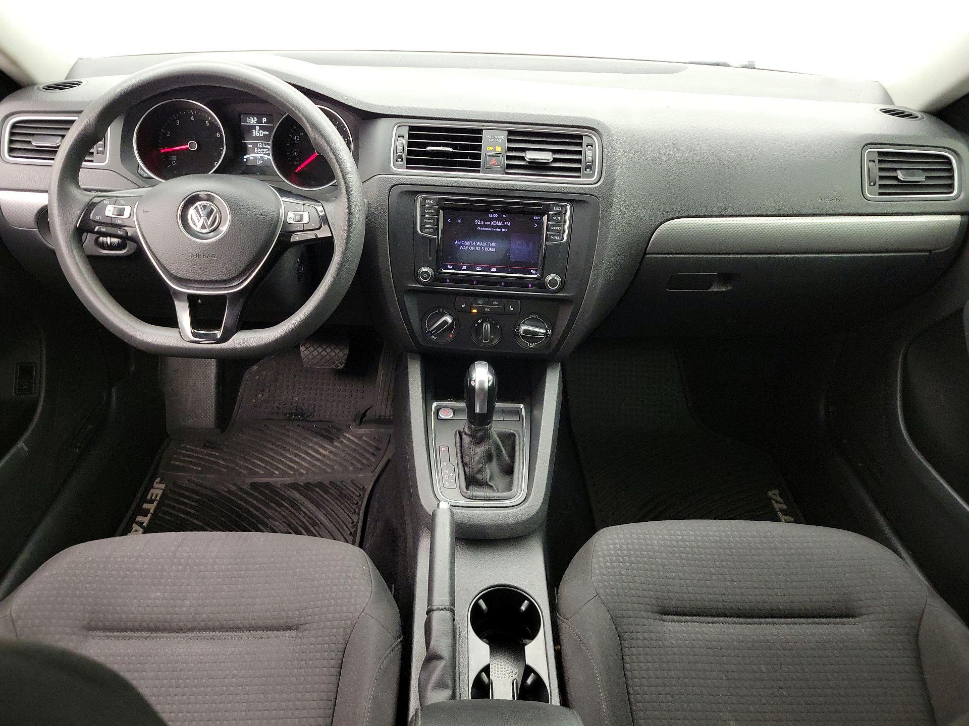 Thumbnail: 2016 Volkswagen Jetta - 9