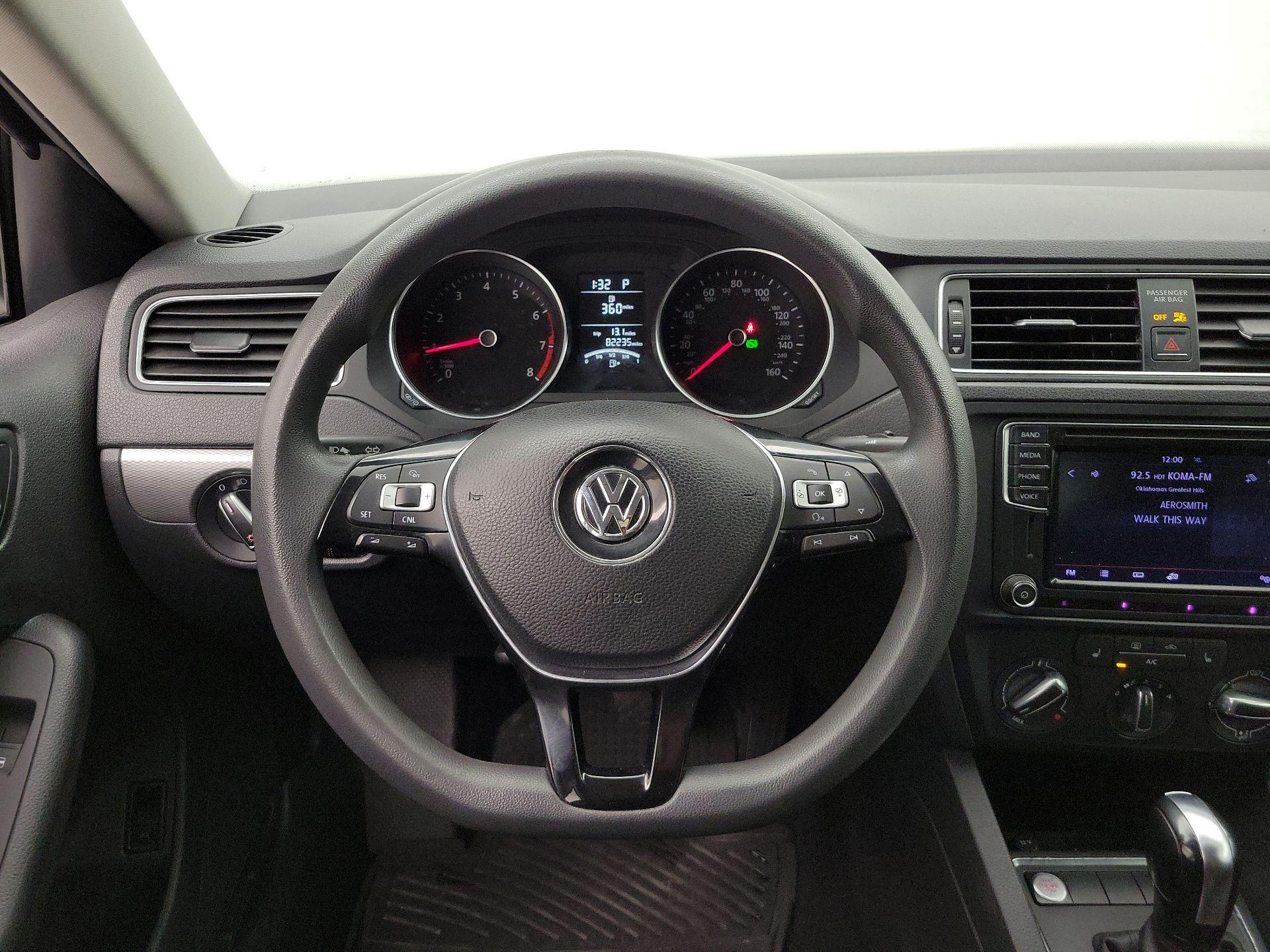 Thumbnail: 2016 Volkswagen Jetta - 10