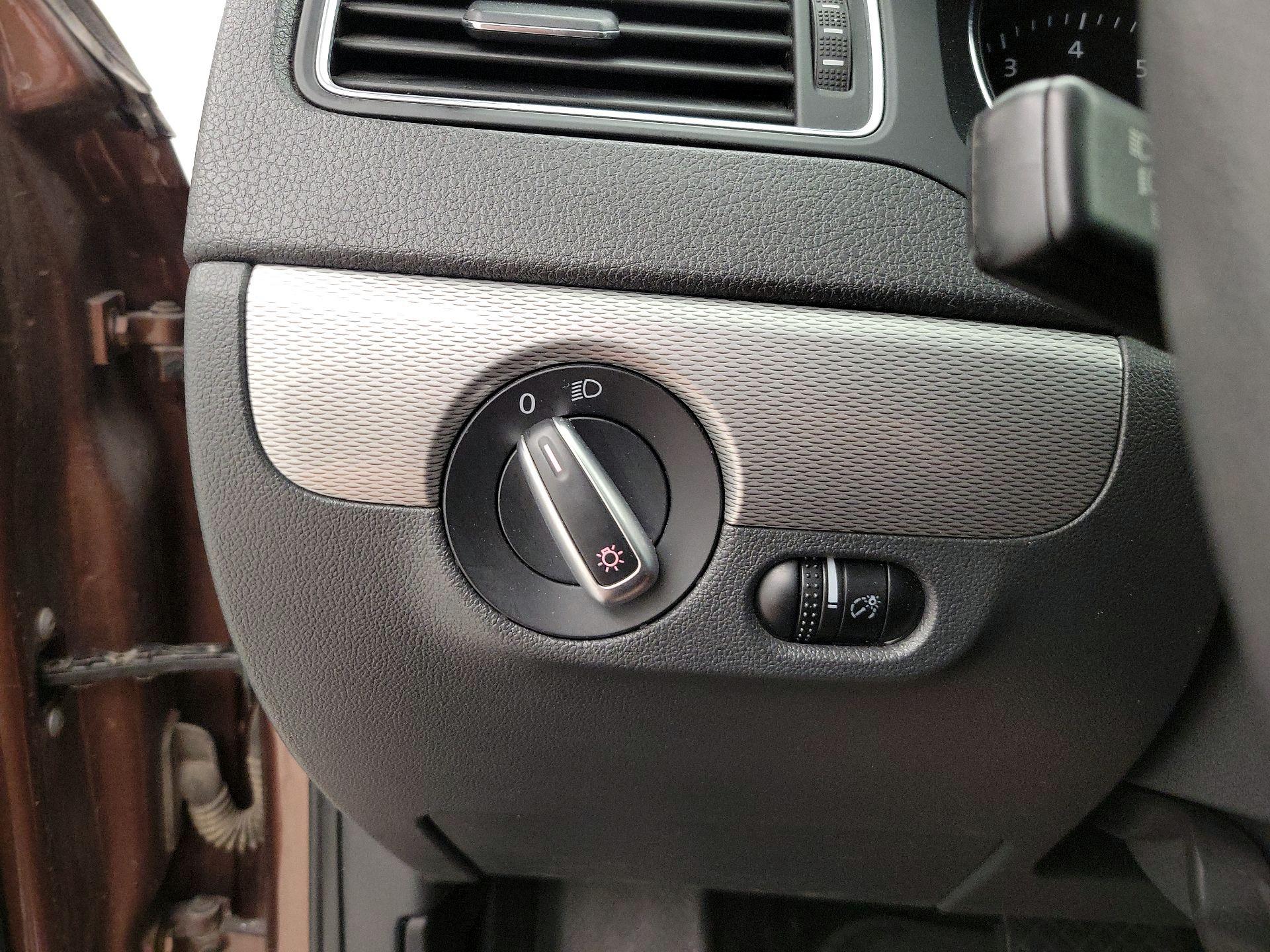 Thumbnail: 2016 Volkswagen Jetta - 13