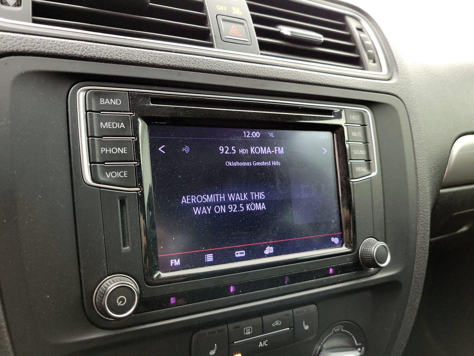 Thumbnail: 2016 Volkswagen Jetta - 15