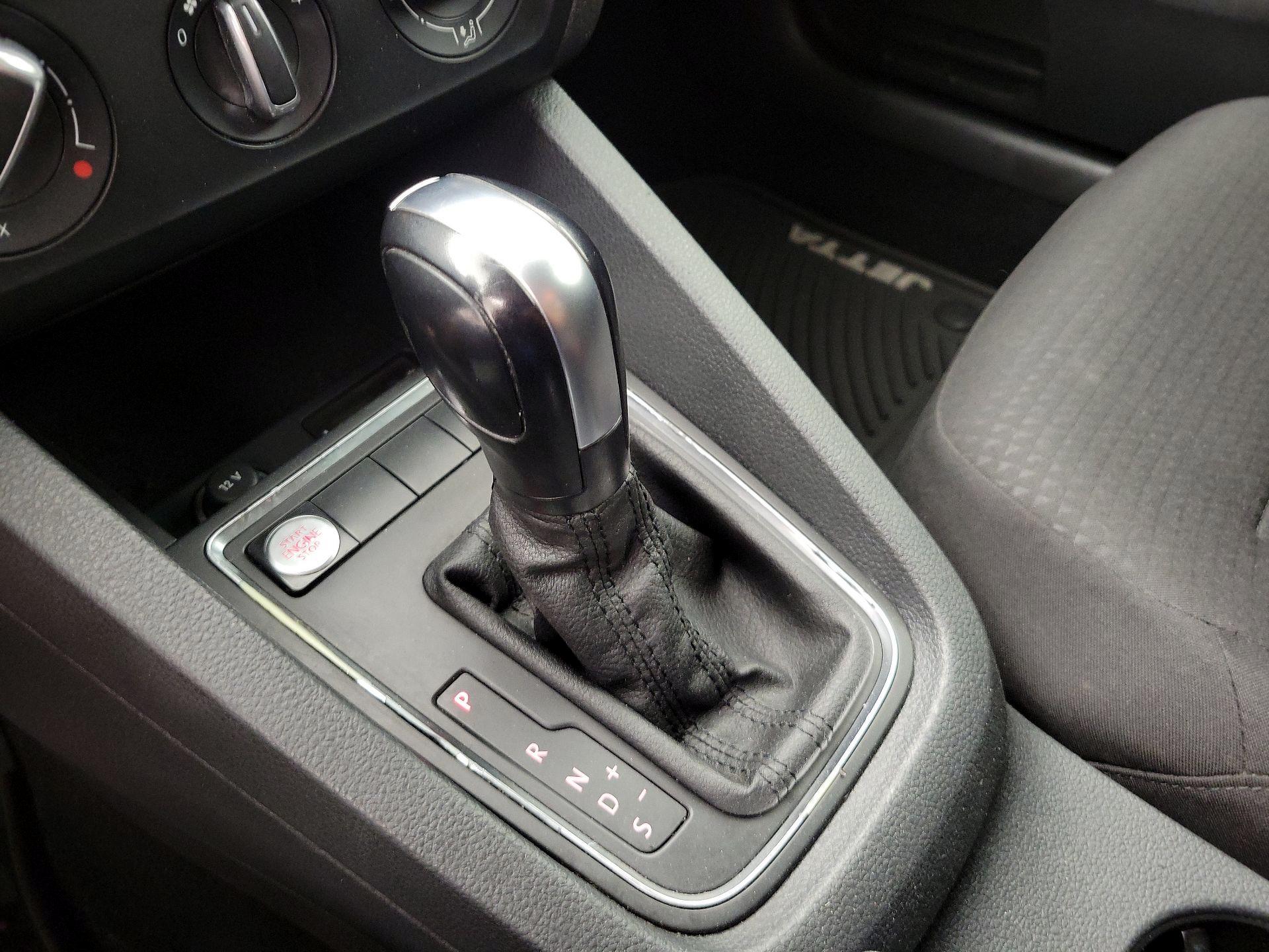 Thumbnail: 2016 Volkswagen Jetta - 17